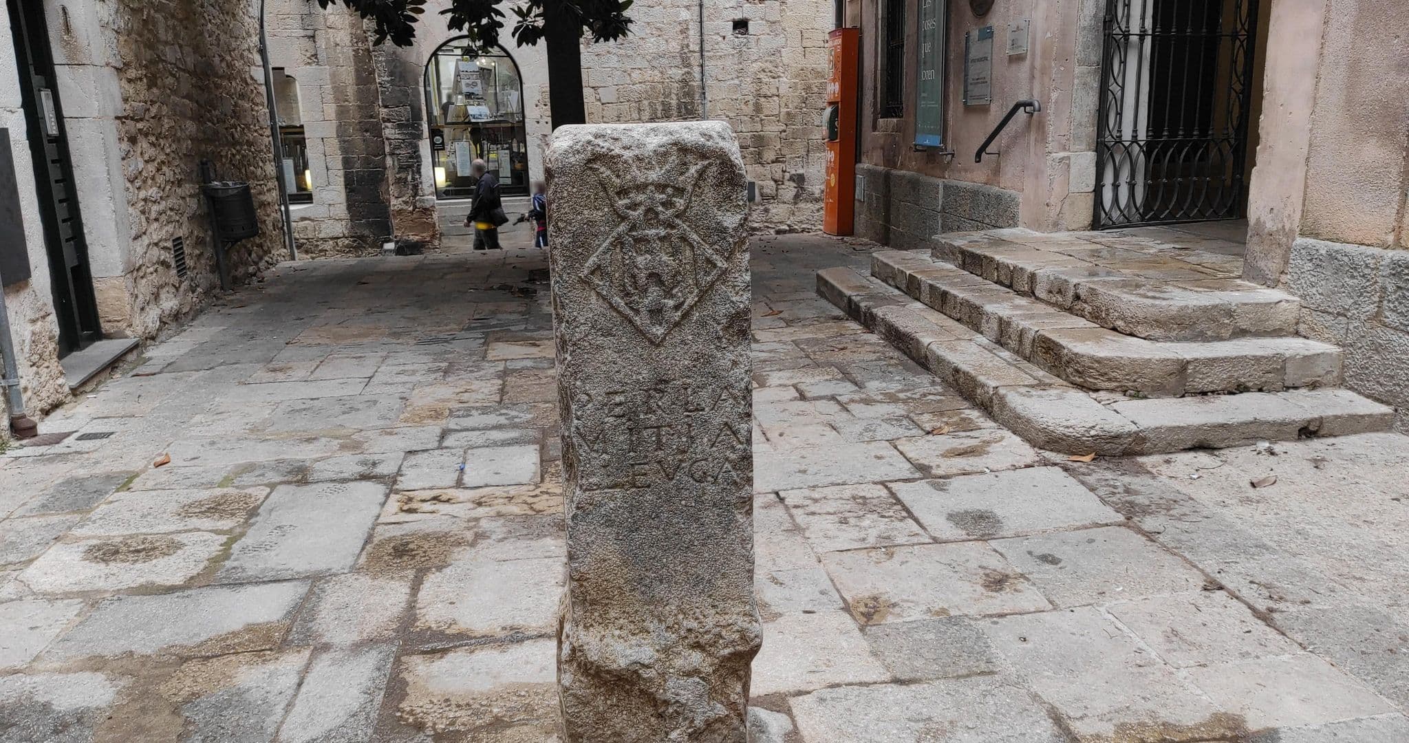 Street view near Apartamento a la sombra de Catedral en Girona, Girona — © yod4z (CC BY-SA · Mapillary)