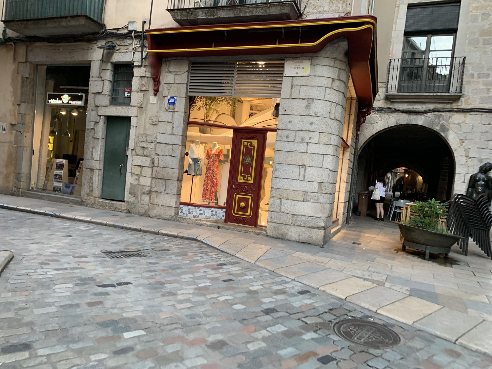 Street view near Bravissimo Girona, Girona — © robot8a (CC BY-SA · Mapillary)