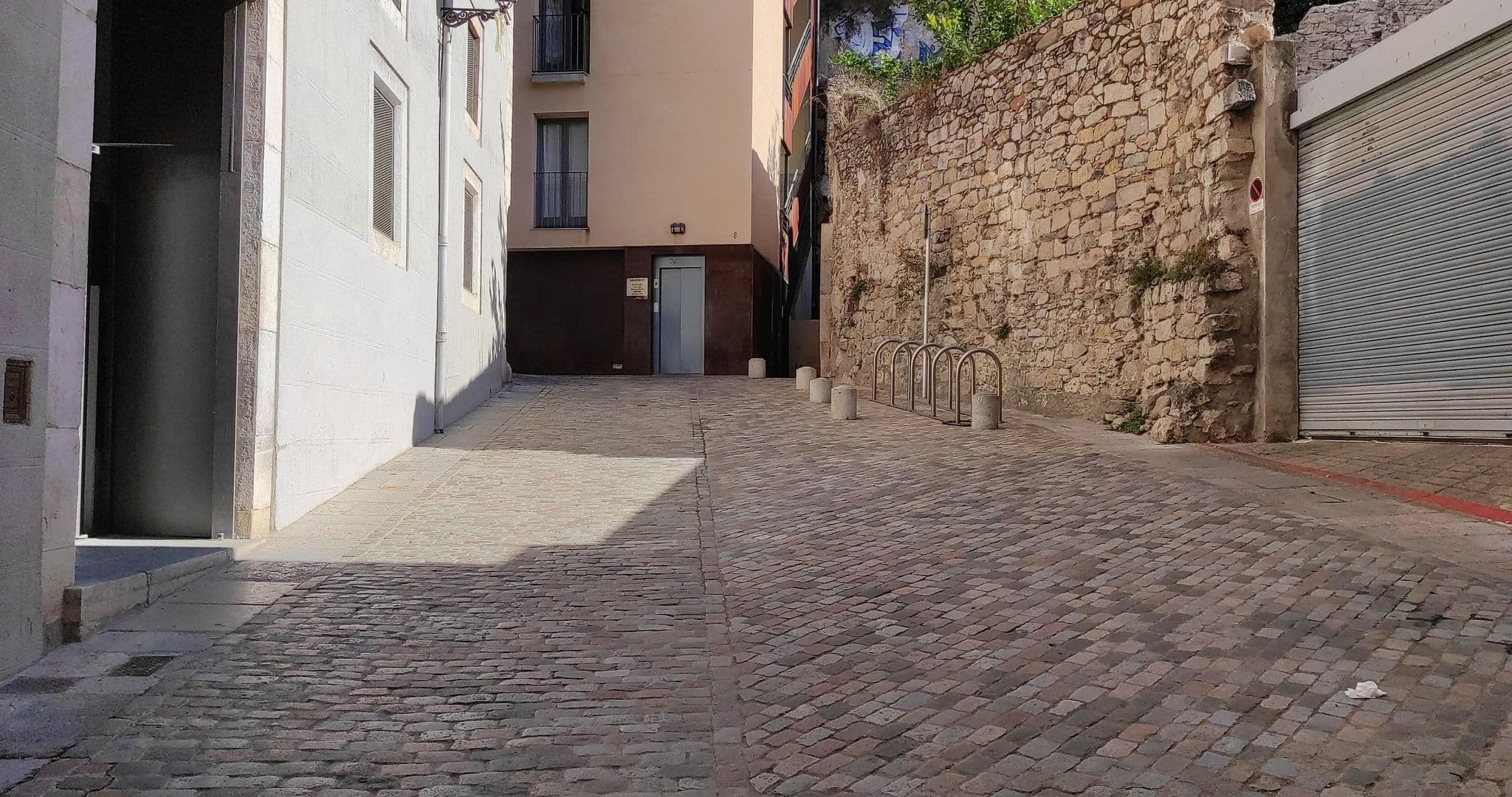 Street view near Studio ‘Plaça de L’oli’, Girona — © yod4z (CC BY-SA · Mapillary)