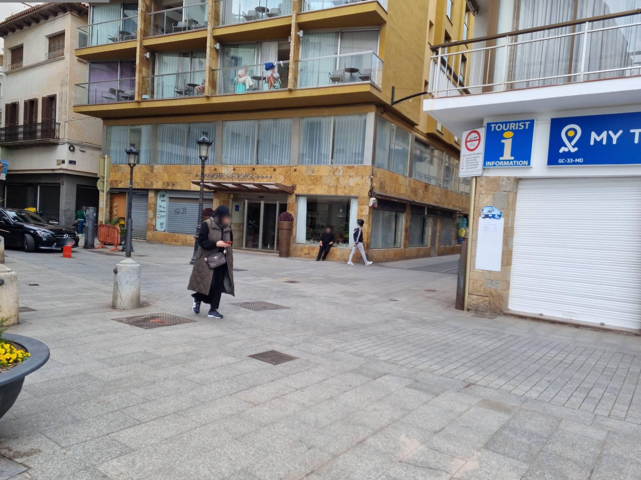 Street view near Parques y Hoteles de Lloret de Mar, Lloret de Mar — © Franciscovalera (CC BY-SA · Mapillary)
