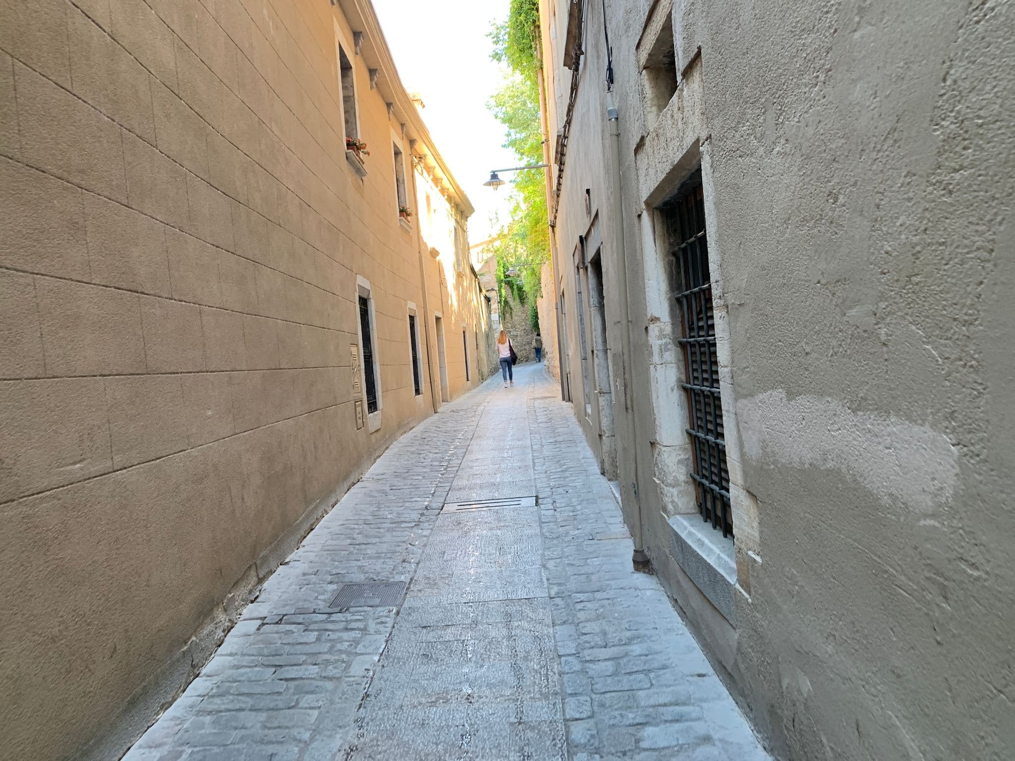 Street view near Hap Dreams, Girona — © robot8a (CC BY-SA · Mapillary)