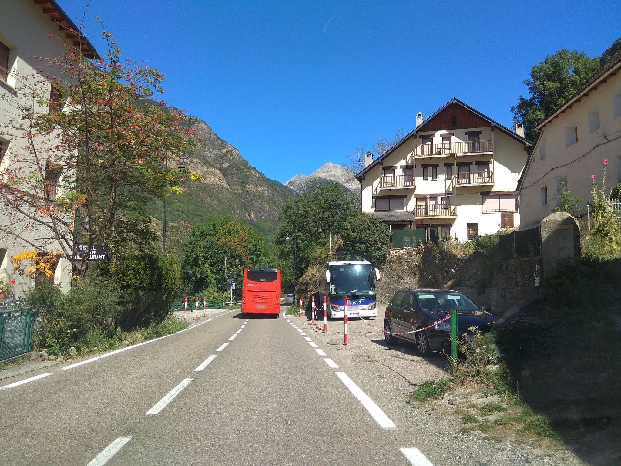 Street view near Hostal Fontdevila, el Pont de Suert — © familiapicarol (CC BY-SA · Mapillary)