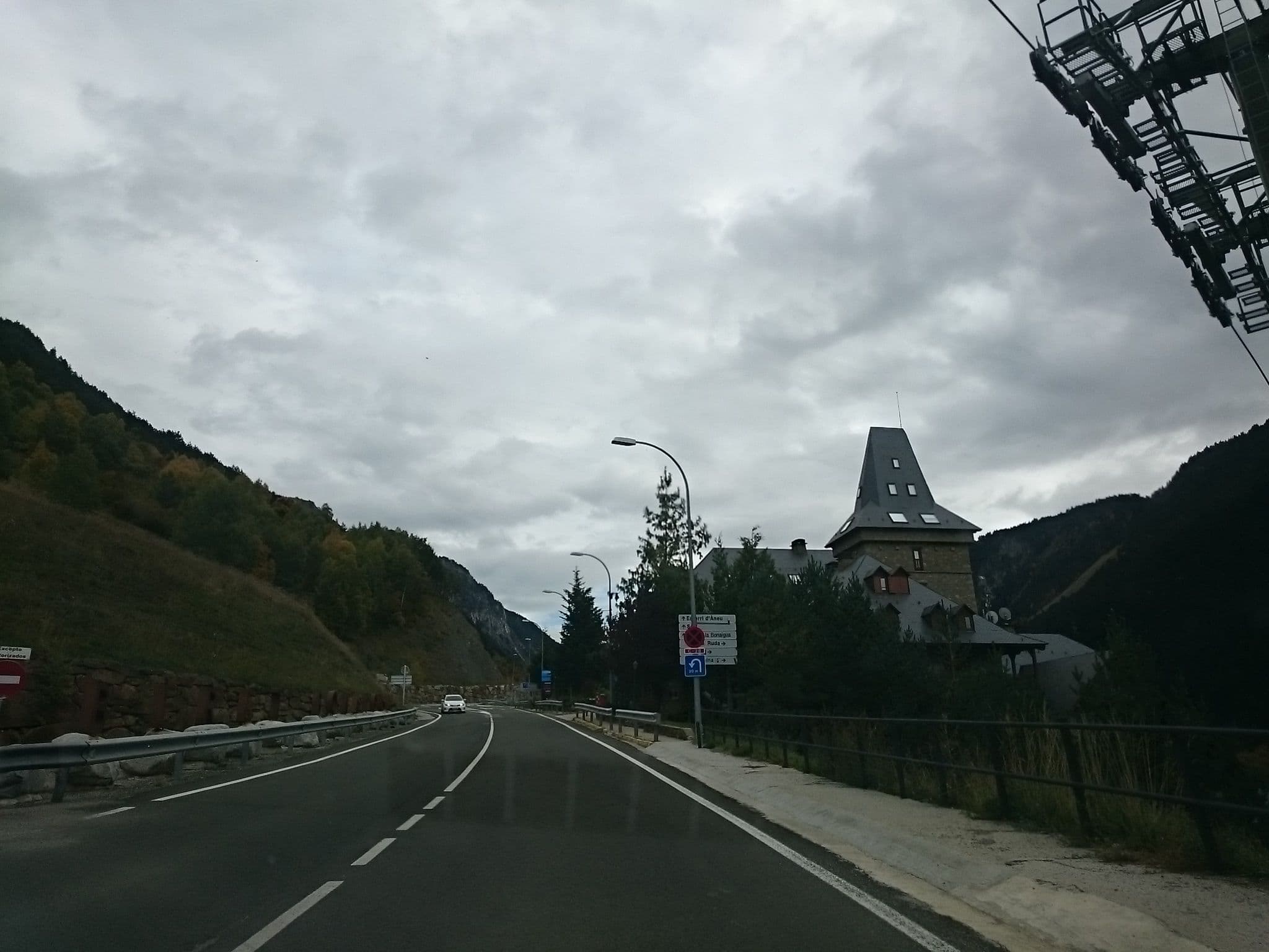 Street view near Marvel Vielha Hotel, Vielha — © yopaseopor (CC BY-SA · Mapillary)