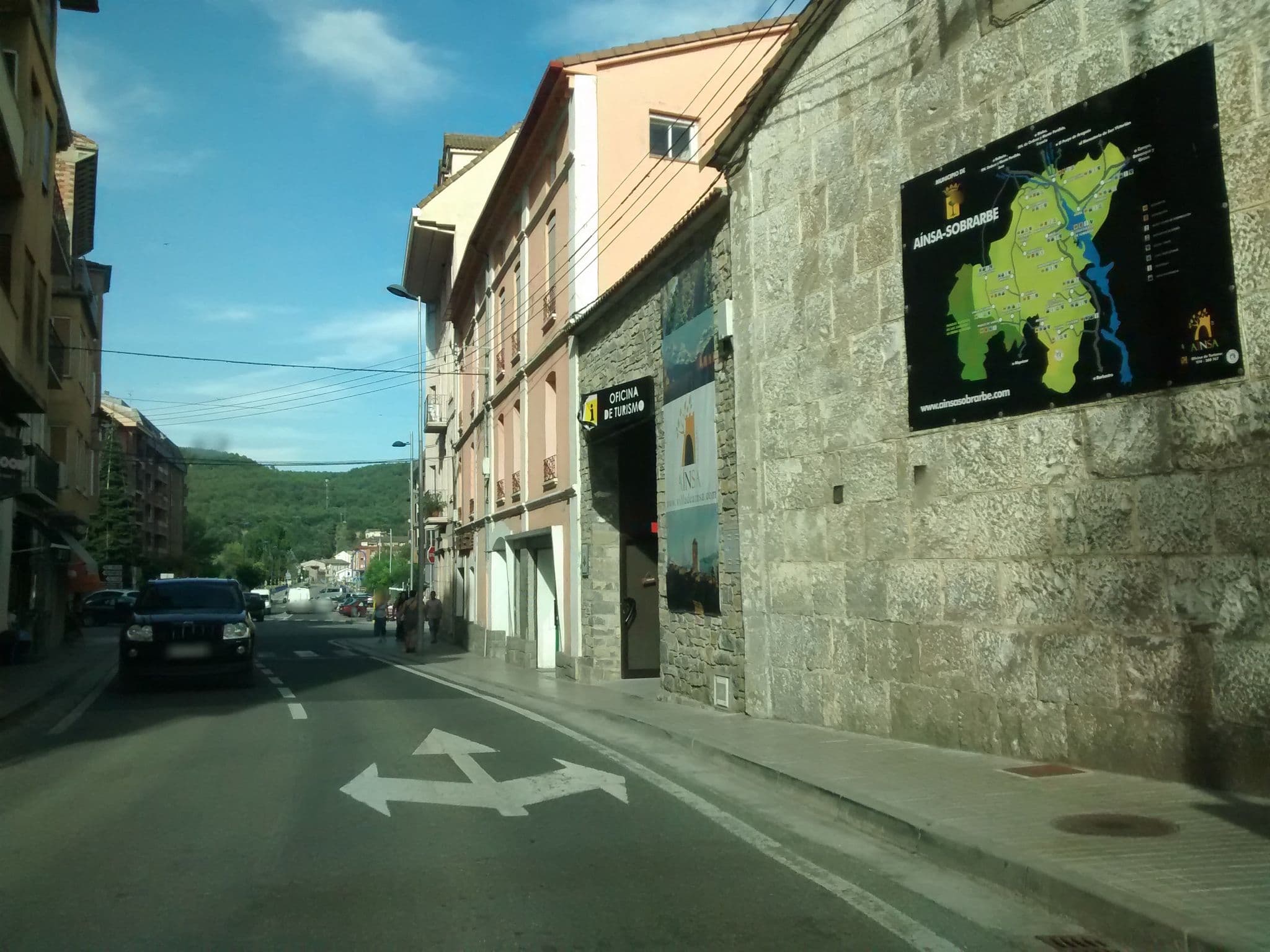 Street view near Chate y Pinarillos Hostales, Aínsa — © msevilla00 (CC BY-SA · Mapillary)