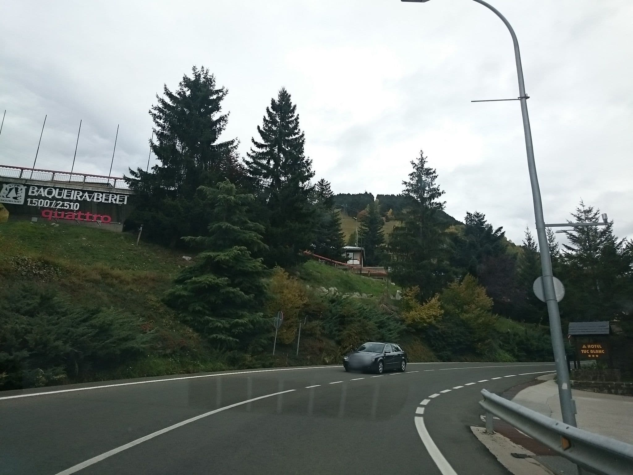 Street view near Administracion Gestion y Servicios de Multipropiedad, Vielha — © yopaseopor (CC BY-SA · Mapillary)