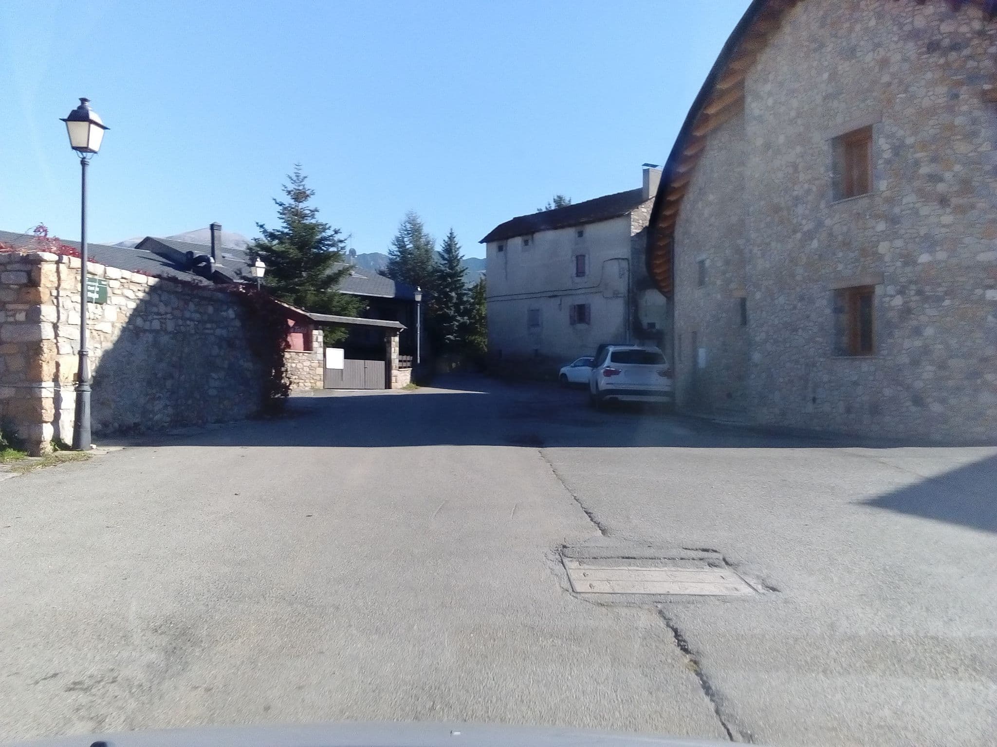 Street view near Hotel Cal Rei, Bellver de Cerdanya — © familiapicarol (CC BY-SA · Mapillary)
