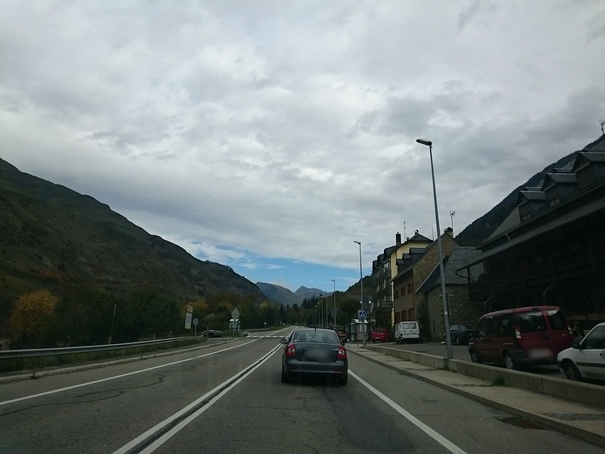 Street view near Hotel Castieru, Vielha — © yopaseopor (CC BY-SA · Mapillary)