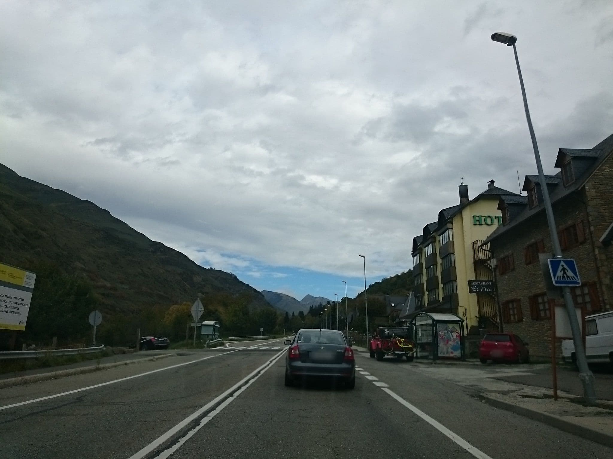 Street view near Pensión Estampa, Vielha — © yopaseopor (CC BY-SA · Mapillary)