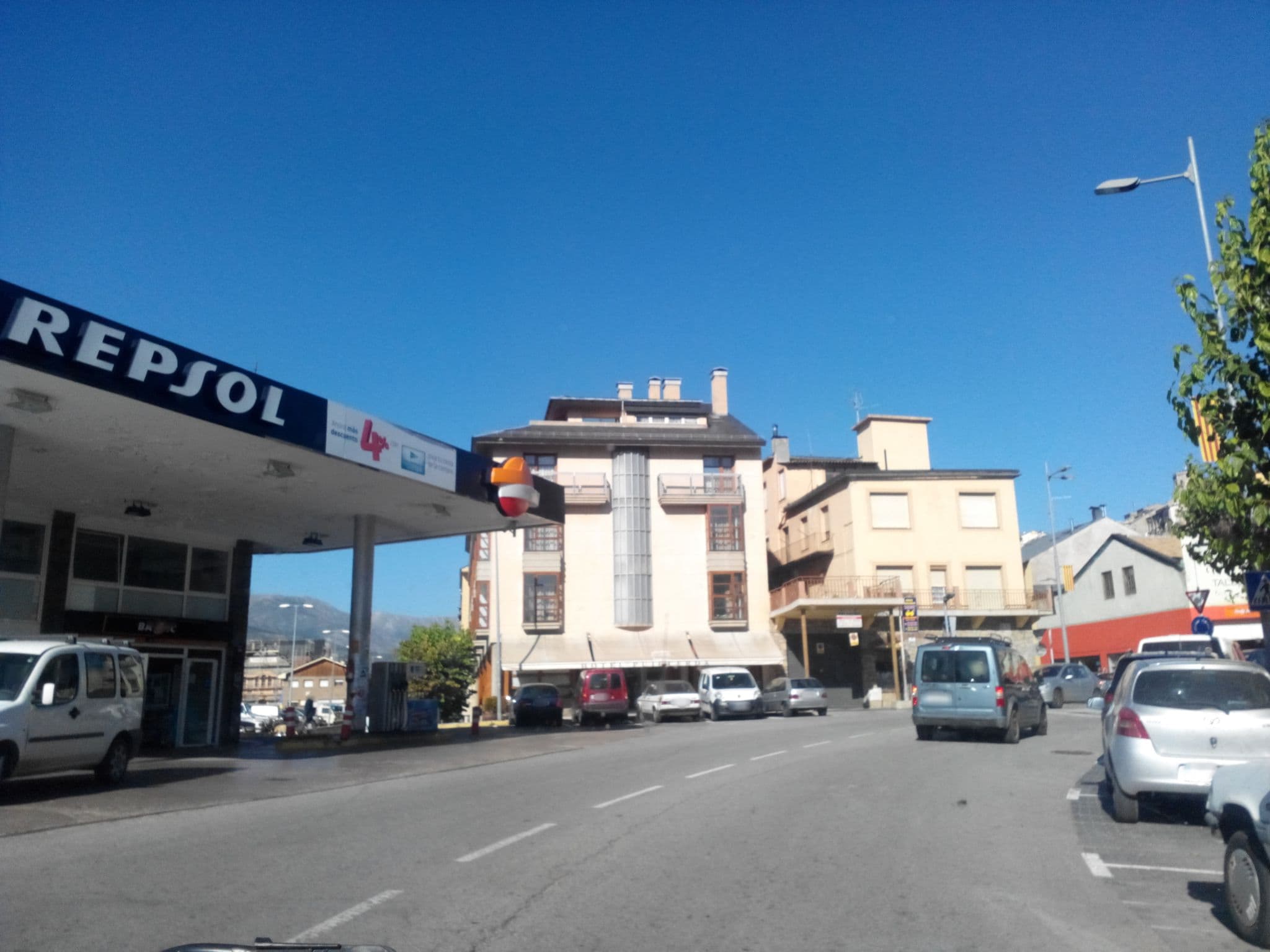 Street view near La Fogaina, Puigcerdà — © familiapicarol (CC BY-SA · Mapillary)