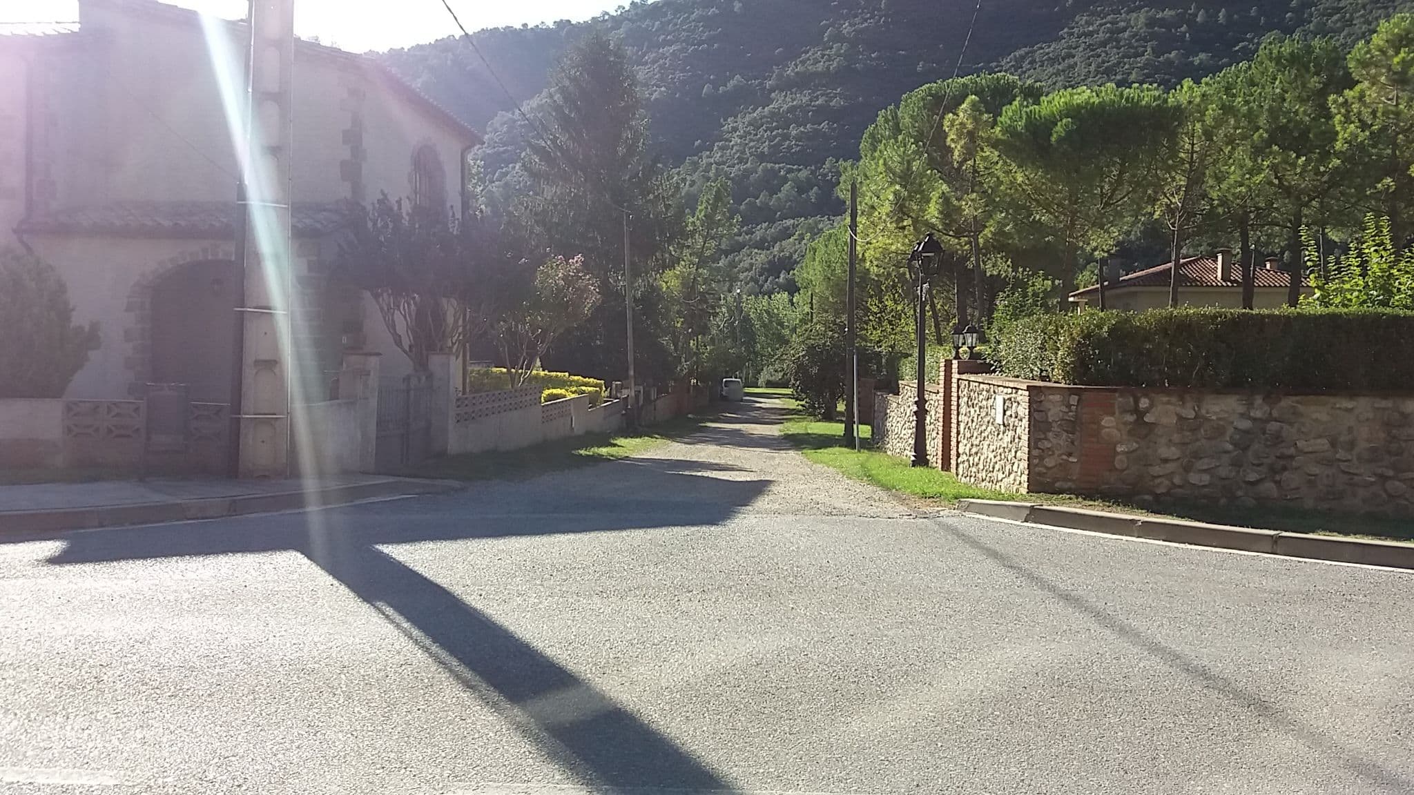 Street view near Can Carreras, Besalú — © lanxana (CC BY-SA · Mapillary)