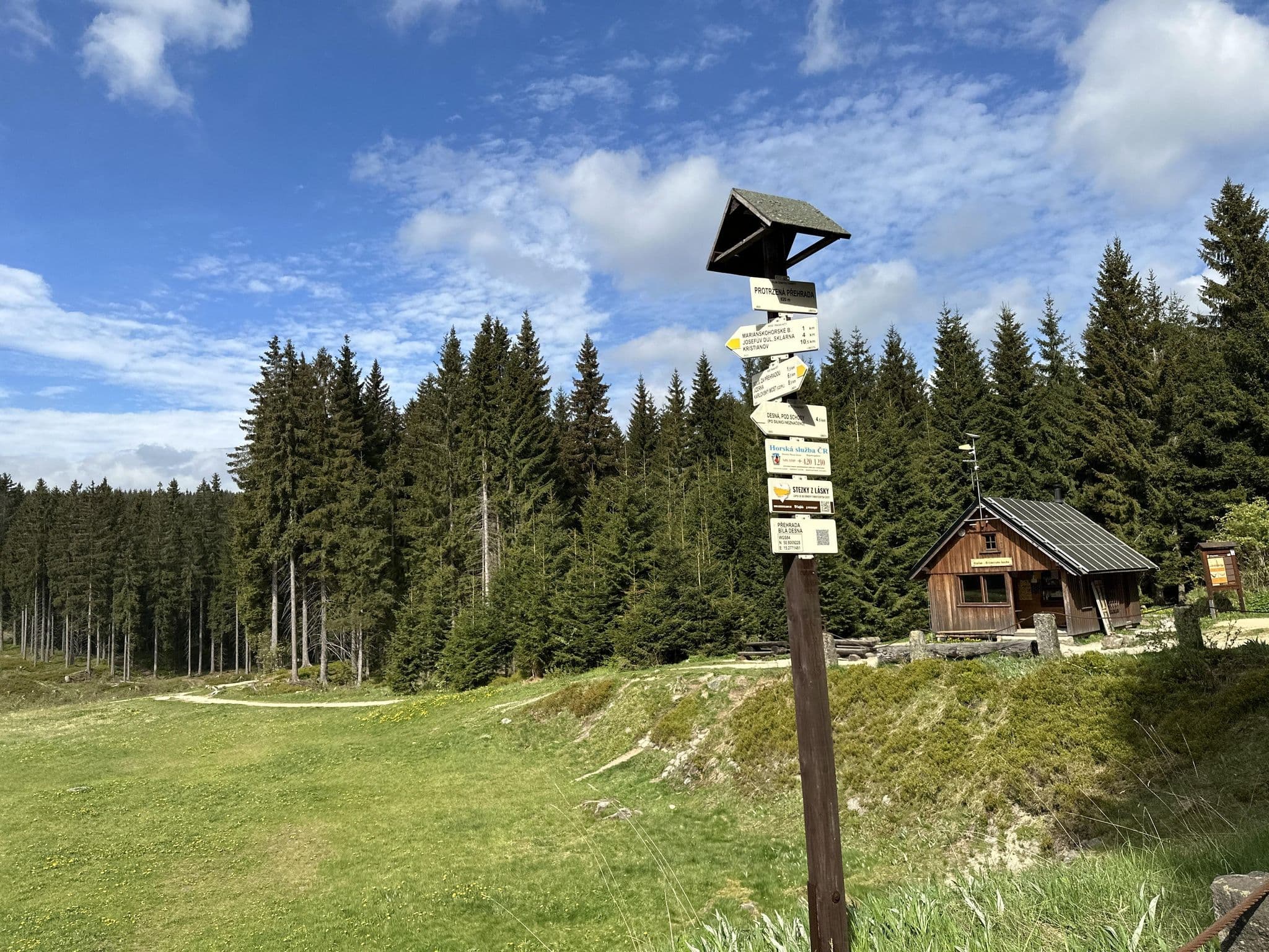 Street view near Lesní bar Krömerova bouda, Josefův Důl — © stefanhrt (CC BY-SA · Mapillary)