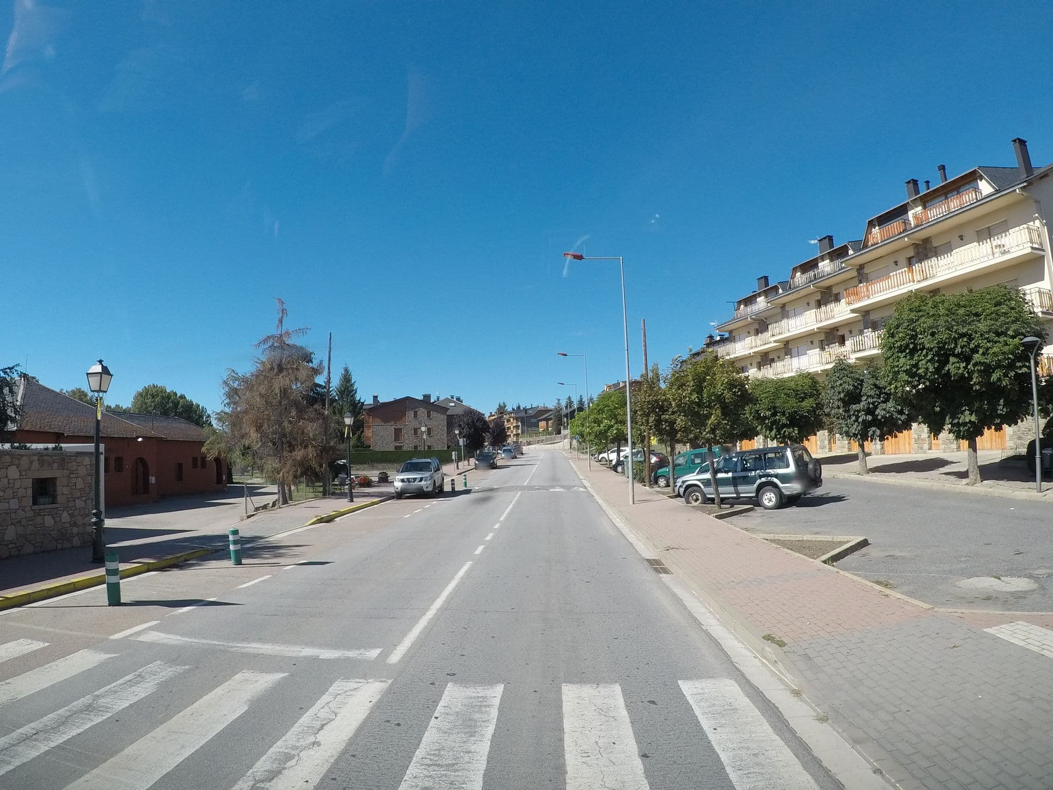 Street view near Apartaments Sol I Muntanya, Llívia — © yaron (CC BY-SA · Mapillary)
