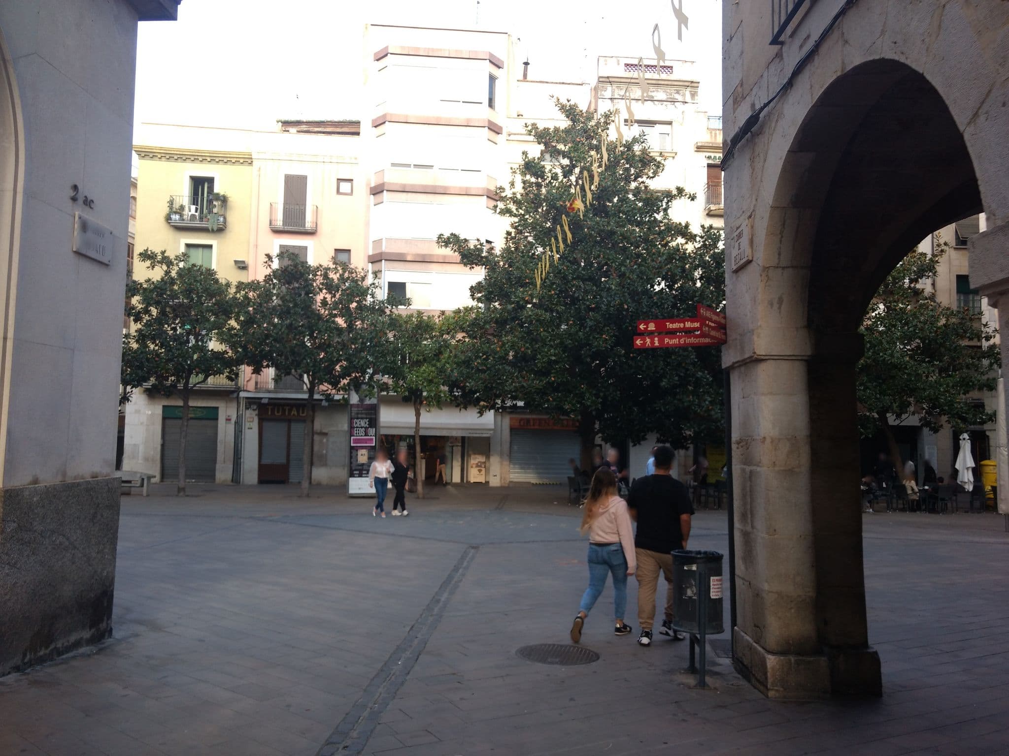 Street view near Hotel Univers, Figueres — © yod4z (CC BY-SA · Mapillary)