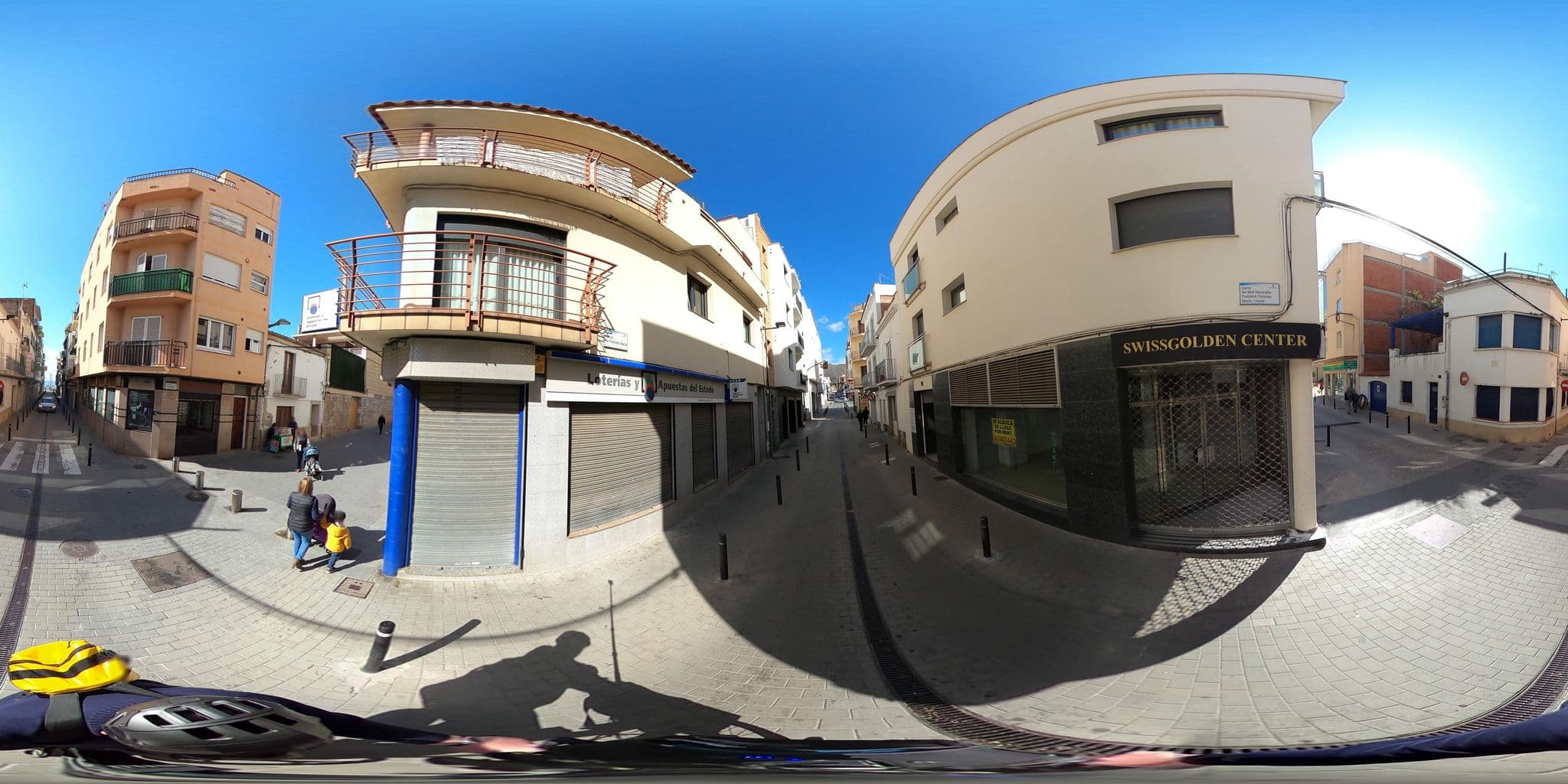 Street view near Apart-rent Apartamento Francesc Macia 1A, Roses — © geovelo (CC BY-SA · Mapillary)