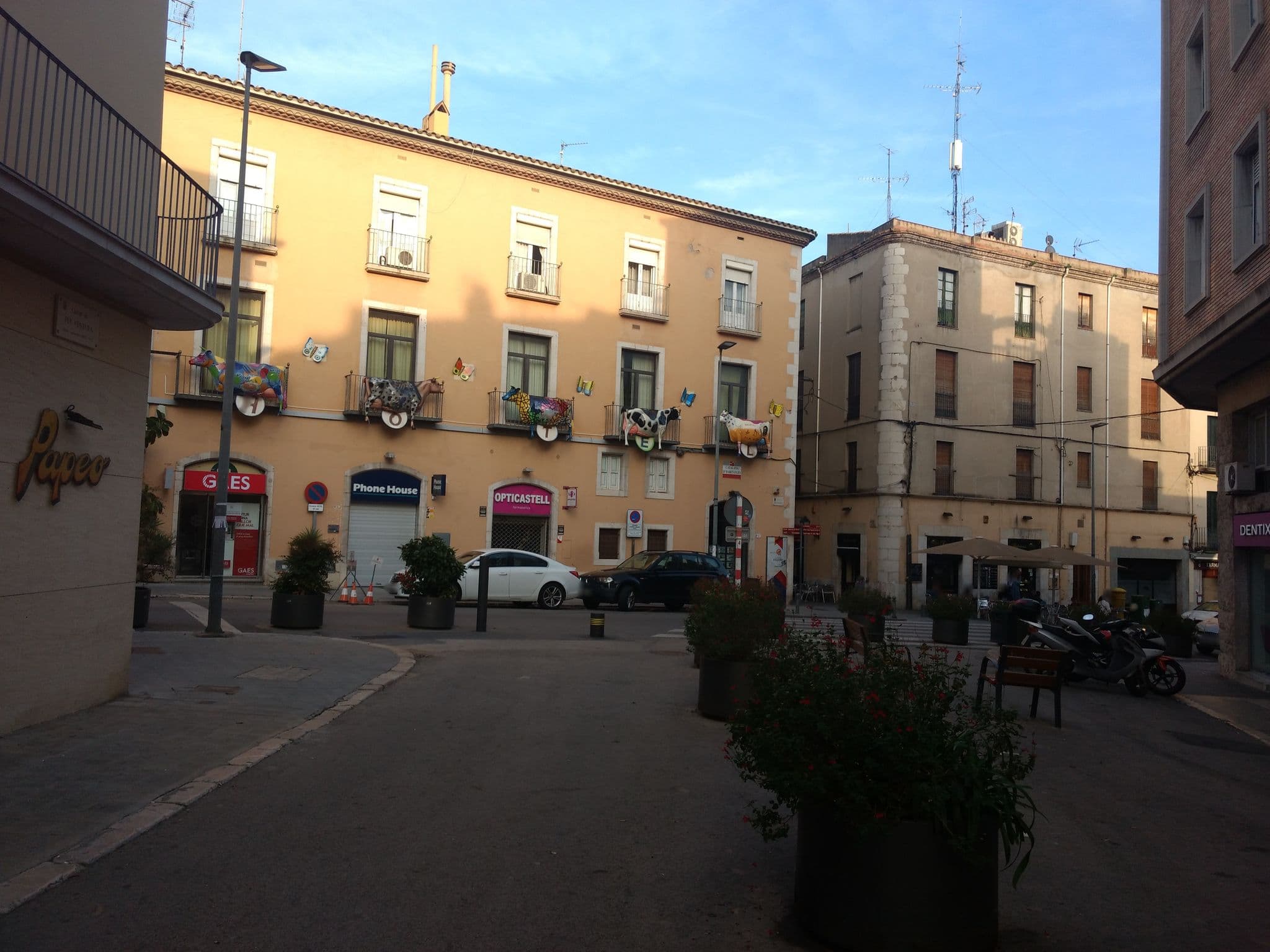 Street view near Aparthotel K, Figueres — © yod4z (CC BY-SA · Mapillary)