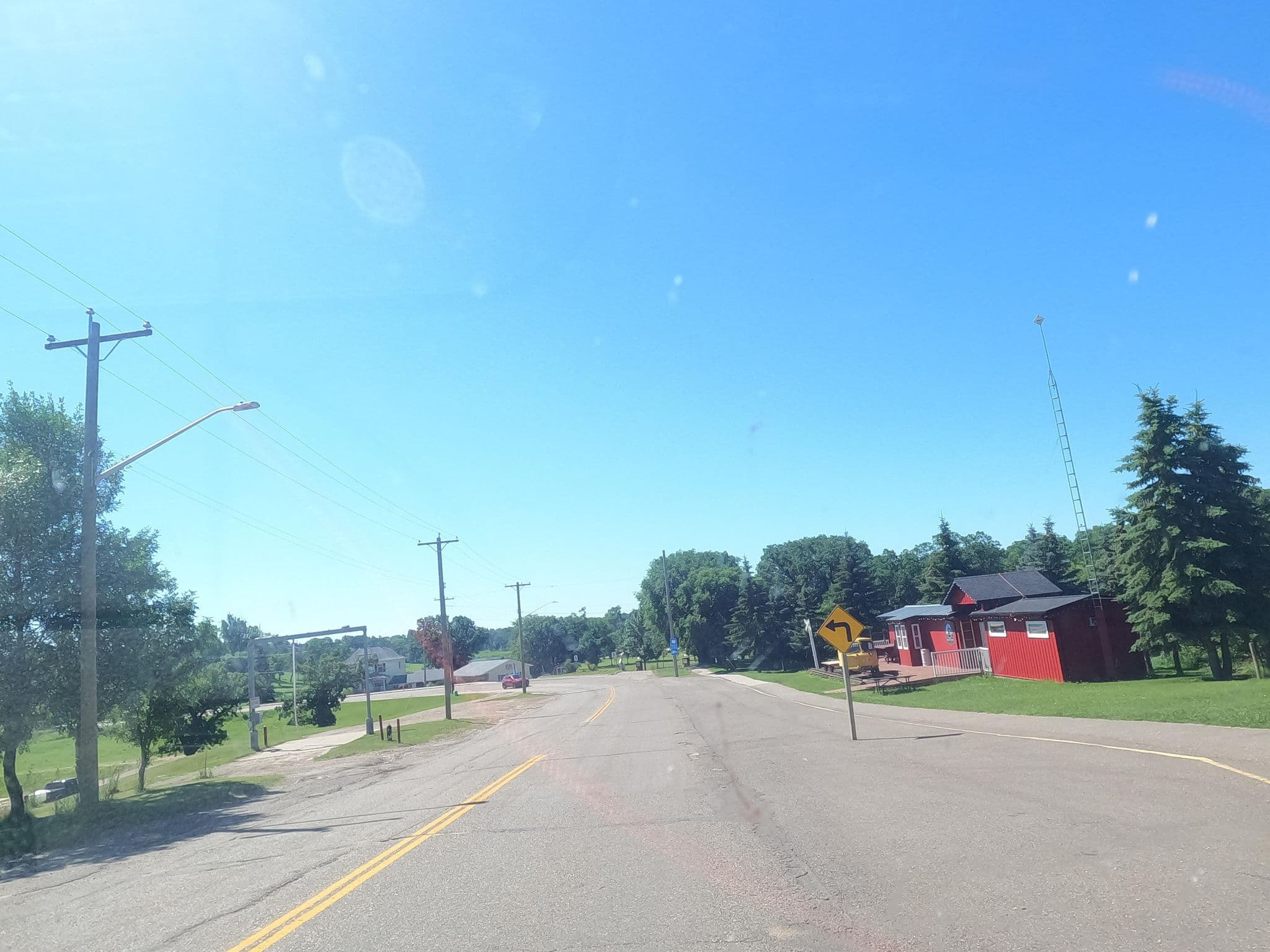Street view near The Souris Hotel, Souris — © rps333 (CC BY-SA · Mapillary)