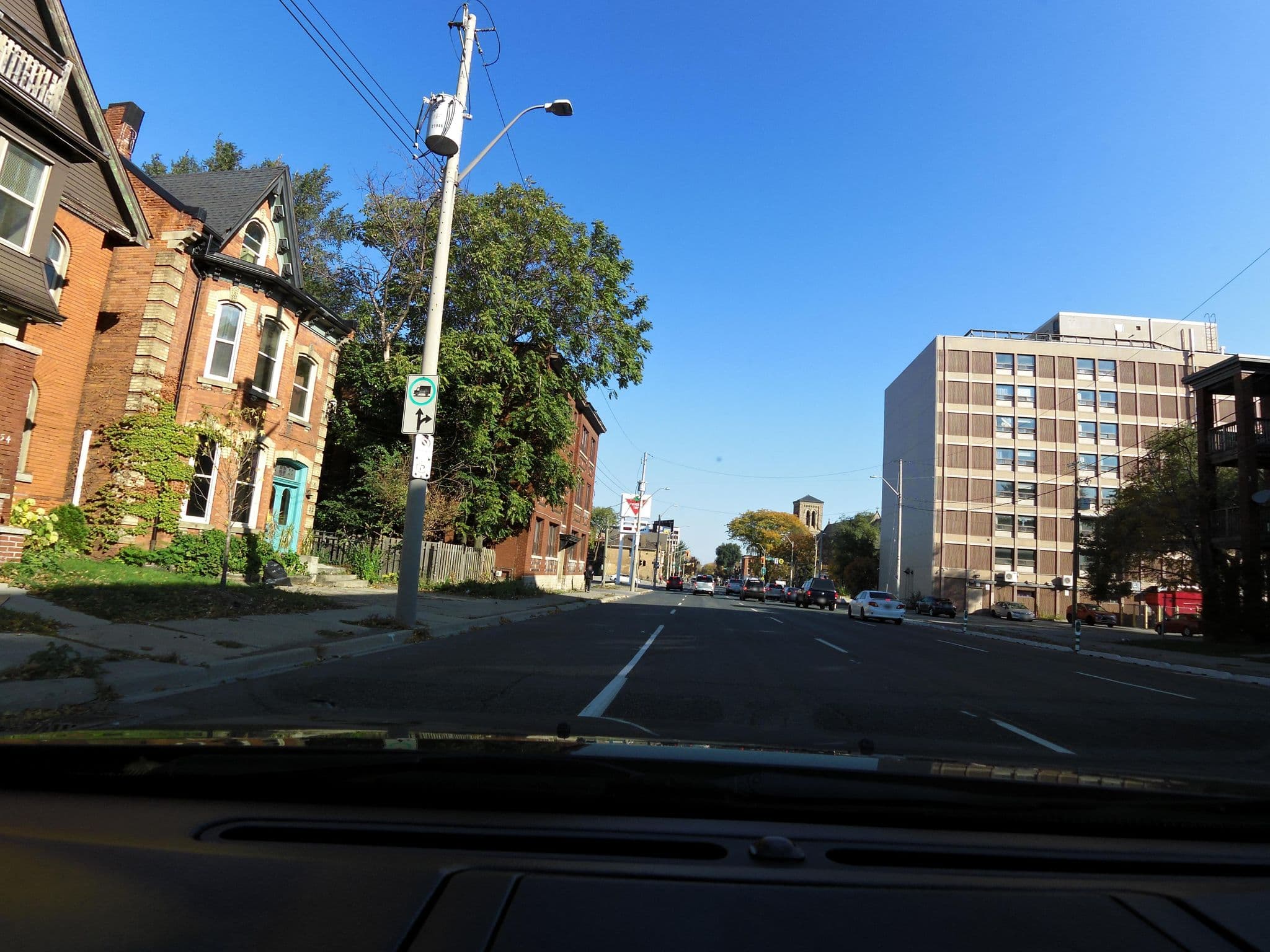 Street view near Village Carriage House, Hamilton — © kevo (CC BY-SA · Mapillary)