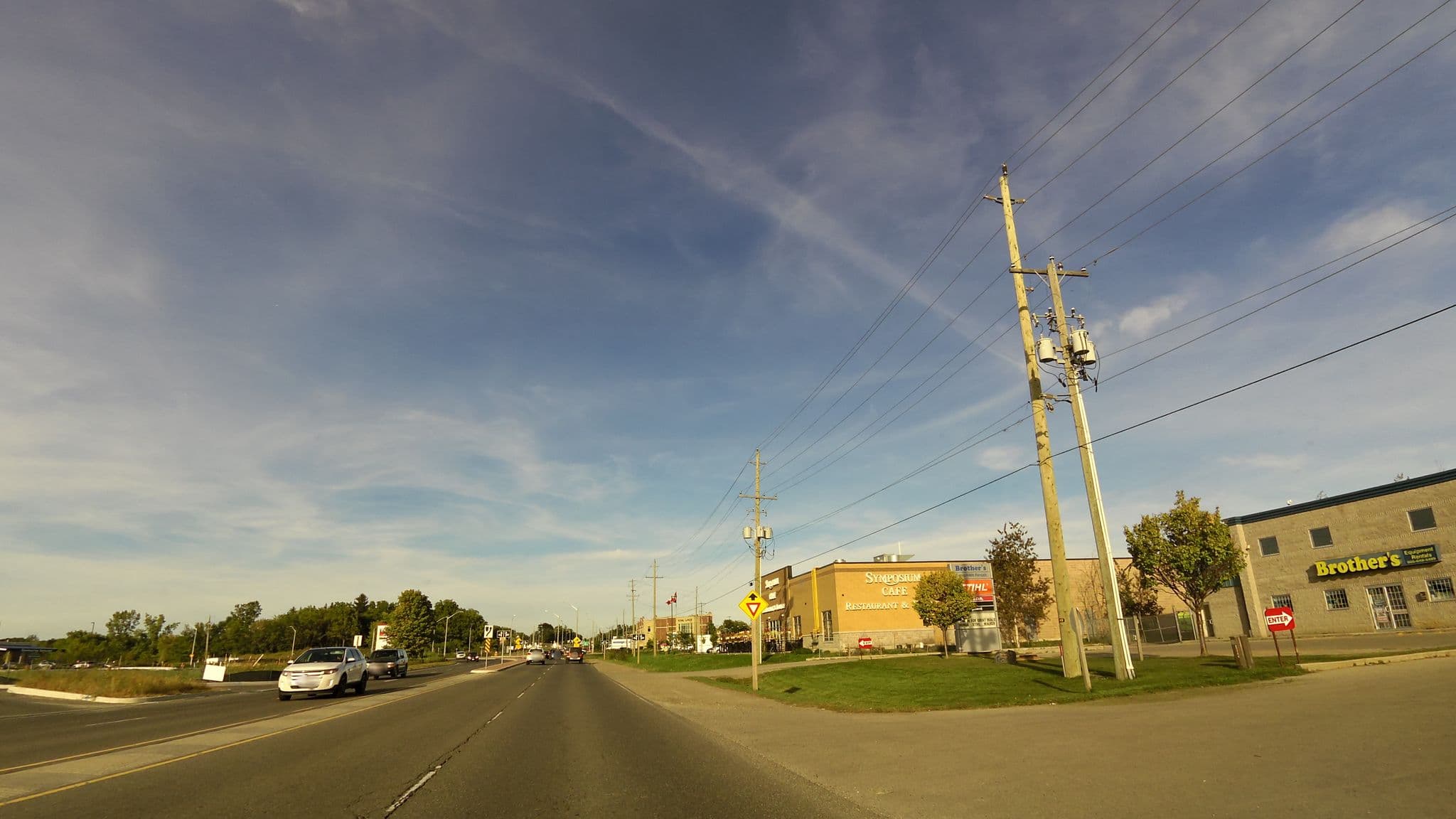 Street view near Maple Farm Motels, Ancaster — © bootprint (CC BY-SA · Mapillary)