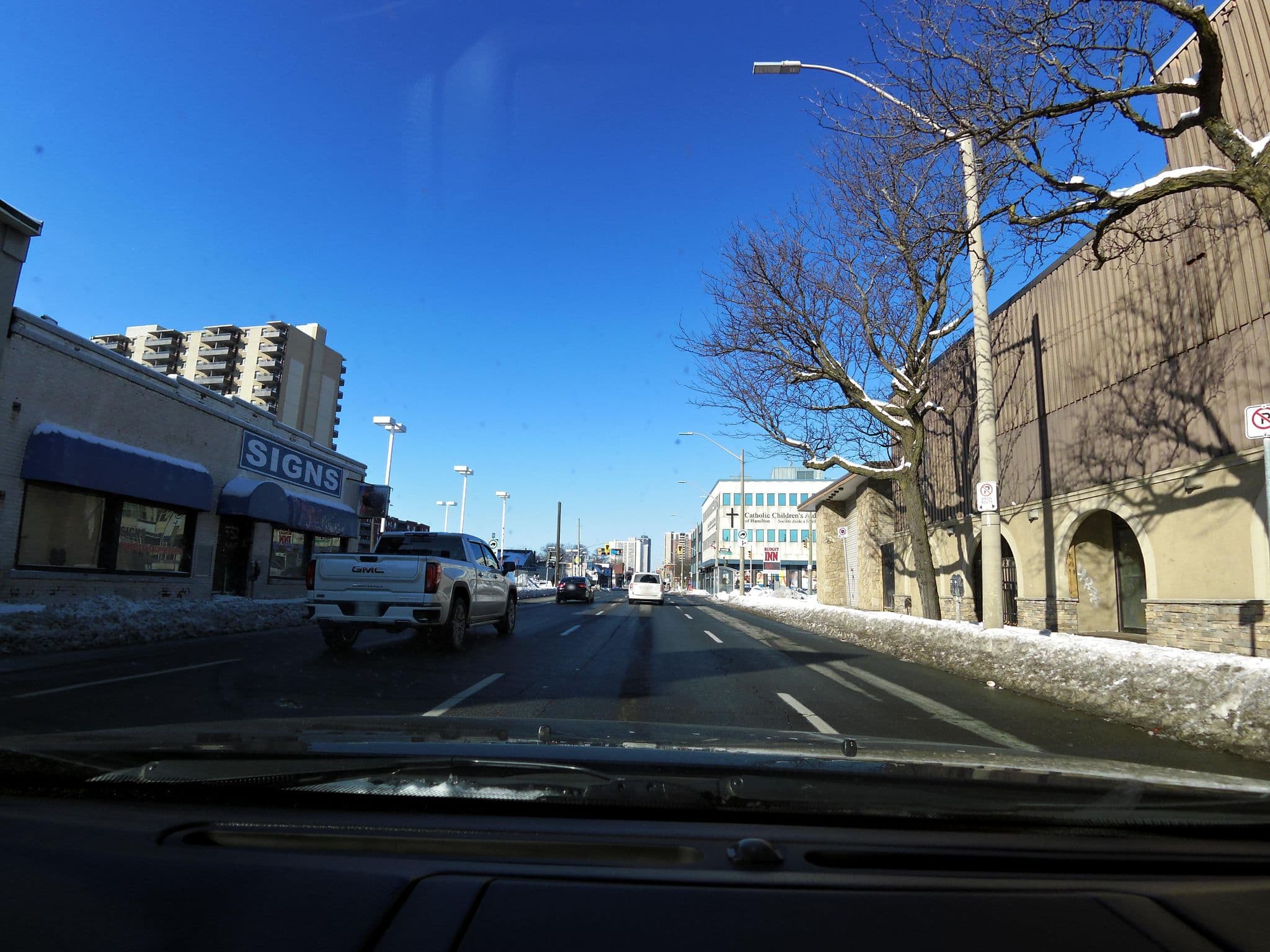 Street view near Budget Motor Inn, Hamilton — © kevo (CC BY-SA · Mapillary)