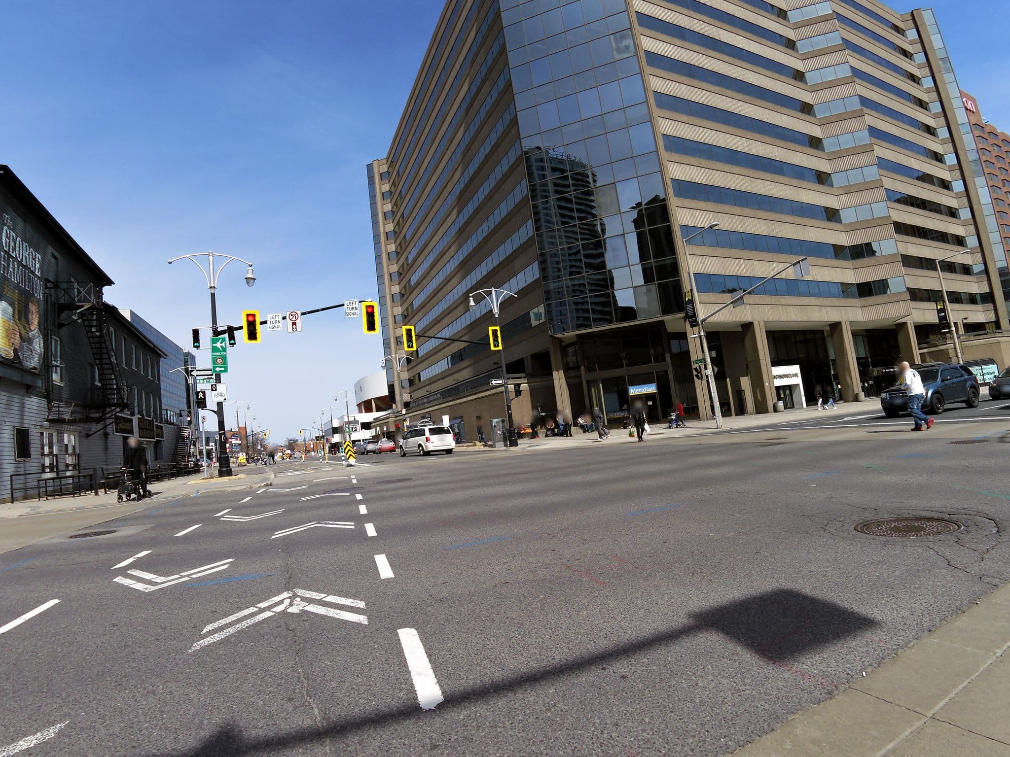 Street view near Regal Inn, Hamilton — © kevo (CC BY-SA · Mapillary)