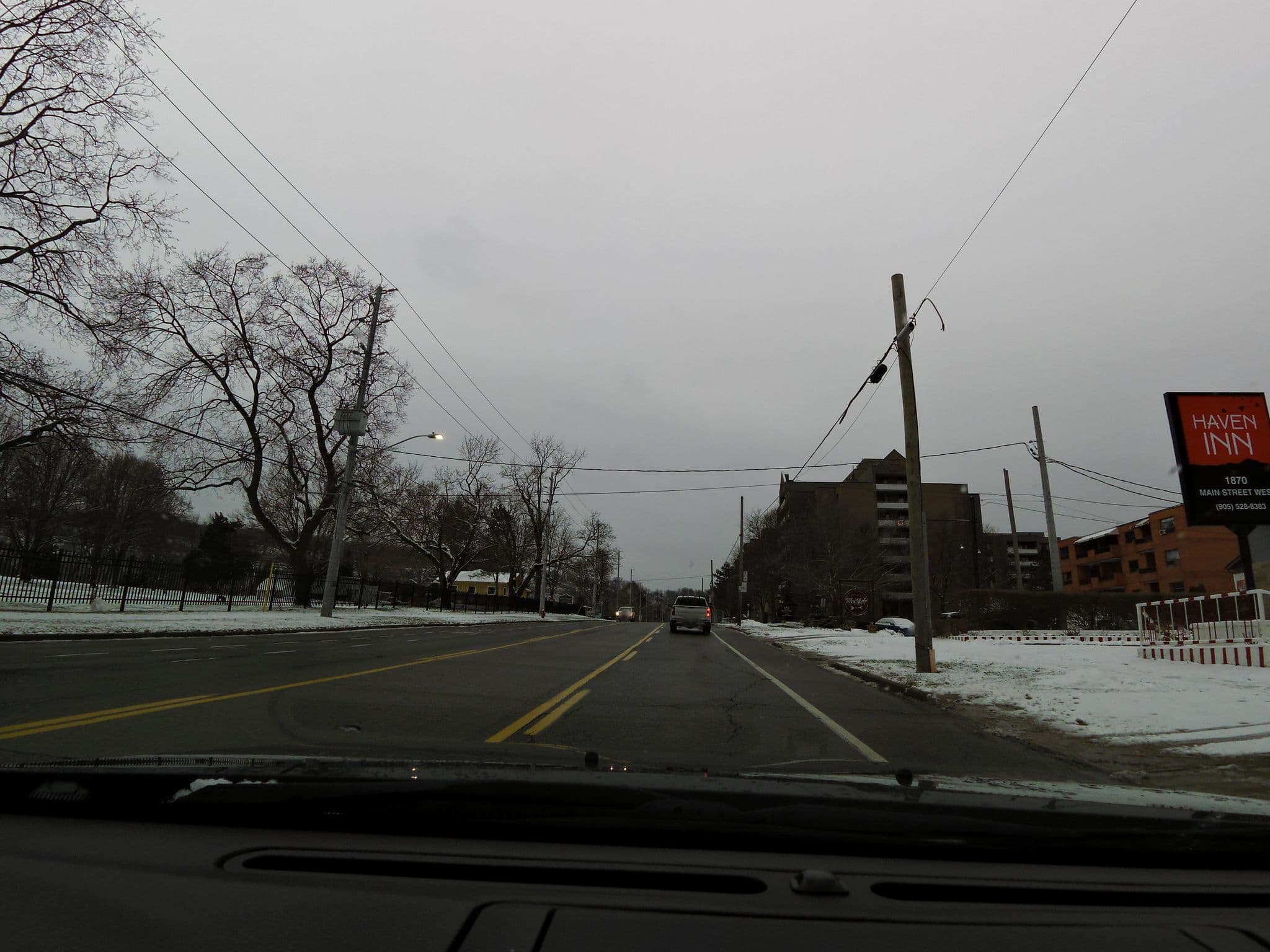 Street view near Mountainview Motel, Ancaster — © kevo (CC BY-SA · Mapillary)