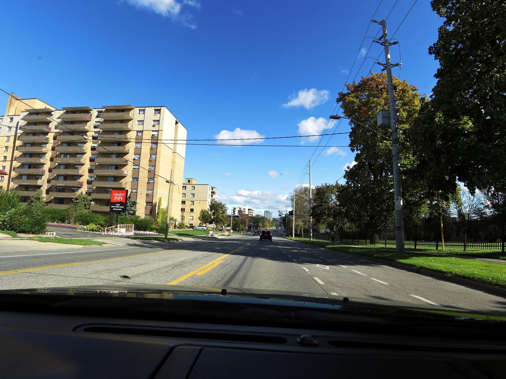 Street view near Hamilton Inn Motel, Ancaster — © kevo (CC BY-SA · Mapillary)