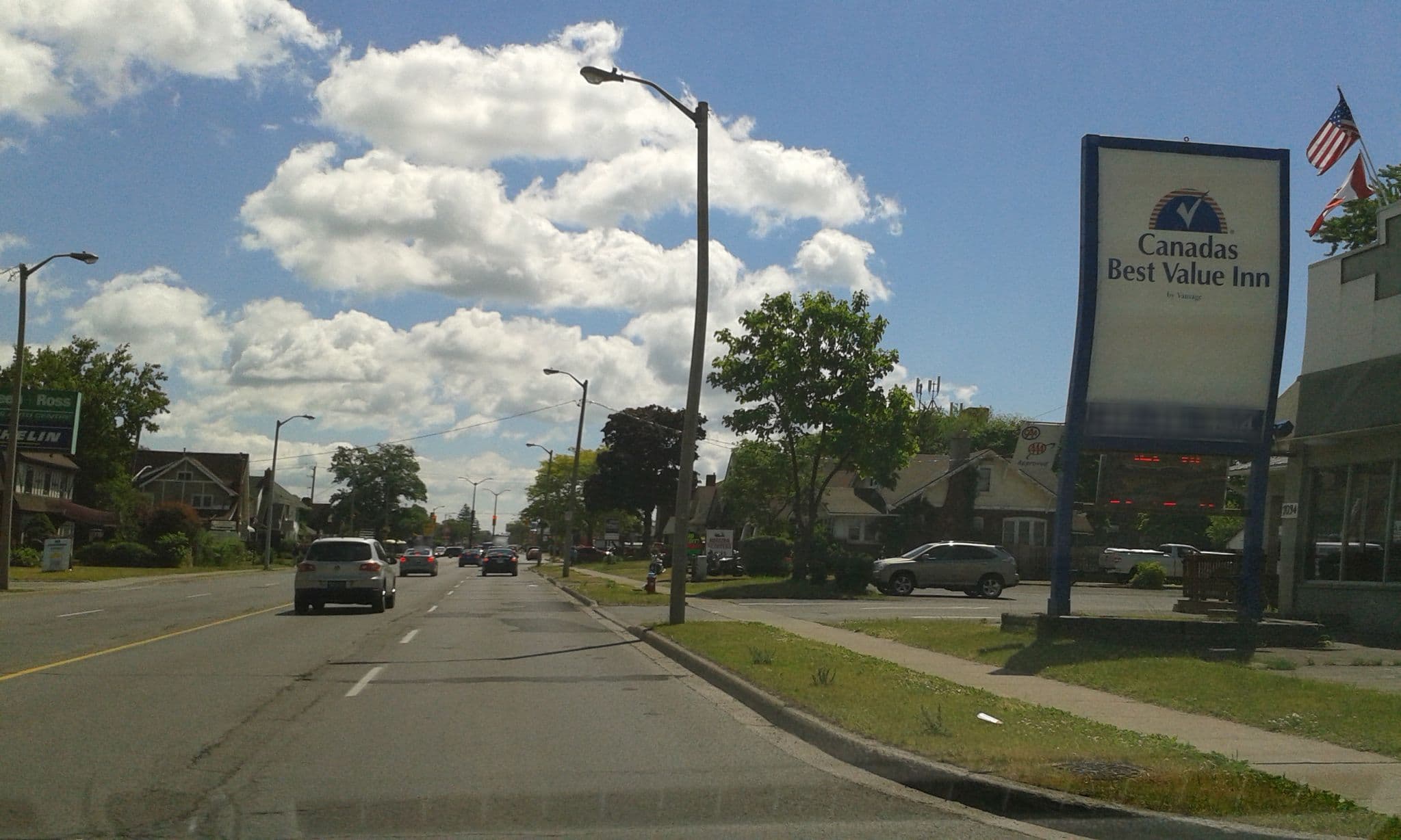 Street view near Canadas Best Value Inn Niagara Falls, Niagara Falls — © thetornado76 (CC BY-SA · Mapillary)