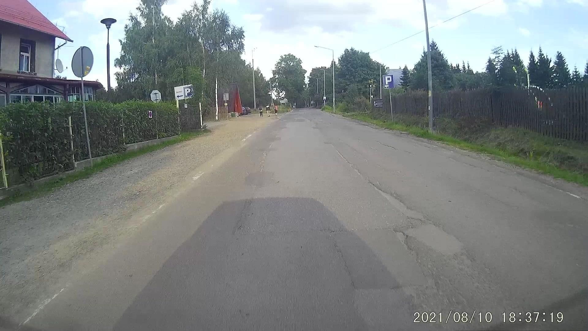 Street view near Gościniec Szczeliniec, Machov — © dasza (CC BY-SA · Mapillary)