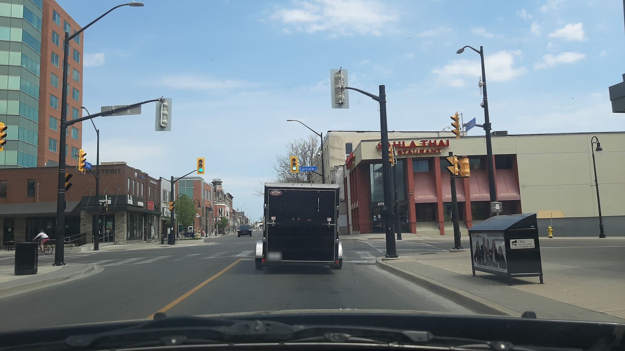 Street view near Knights Inn, St. Catharines — © spotnein (CC BY-SA · Mapillary)