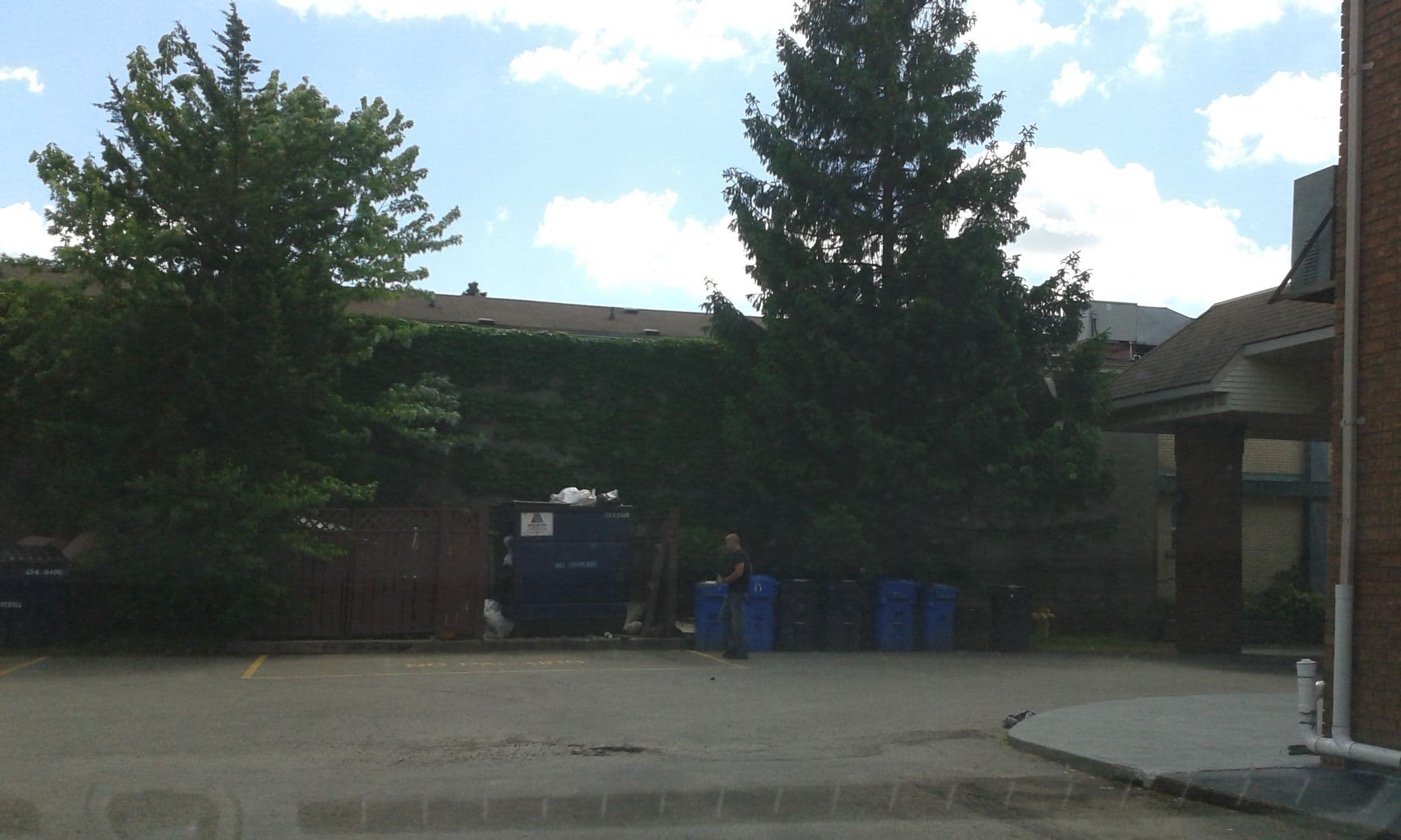 Street view near Travelodge by Wyndham Niagara Falls Bonaventure, Niagara Falls — © thetornado76 (CC BY-SA · Mapillary)