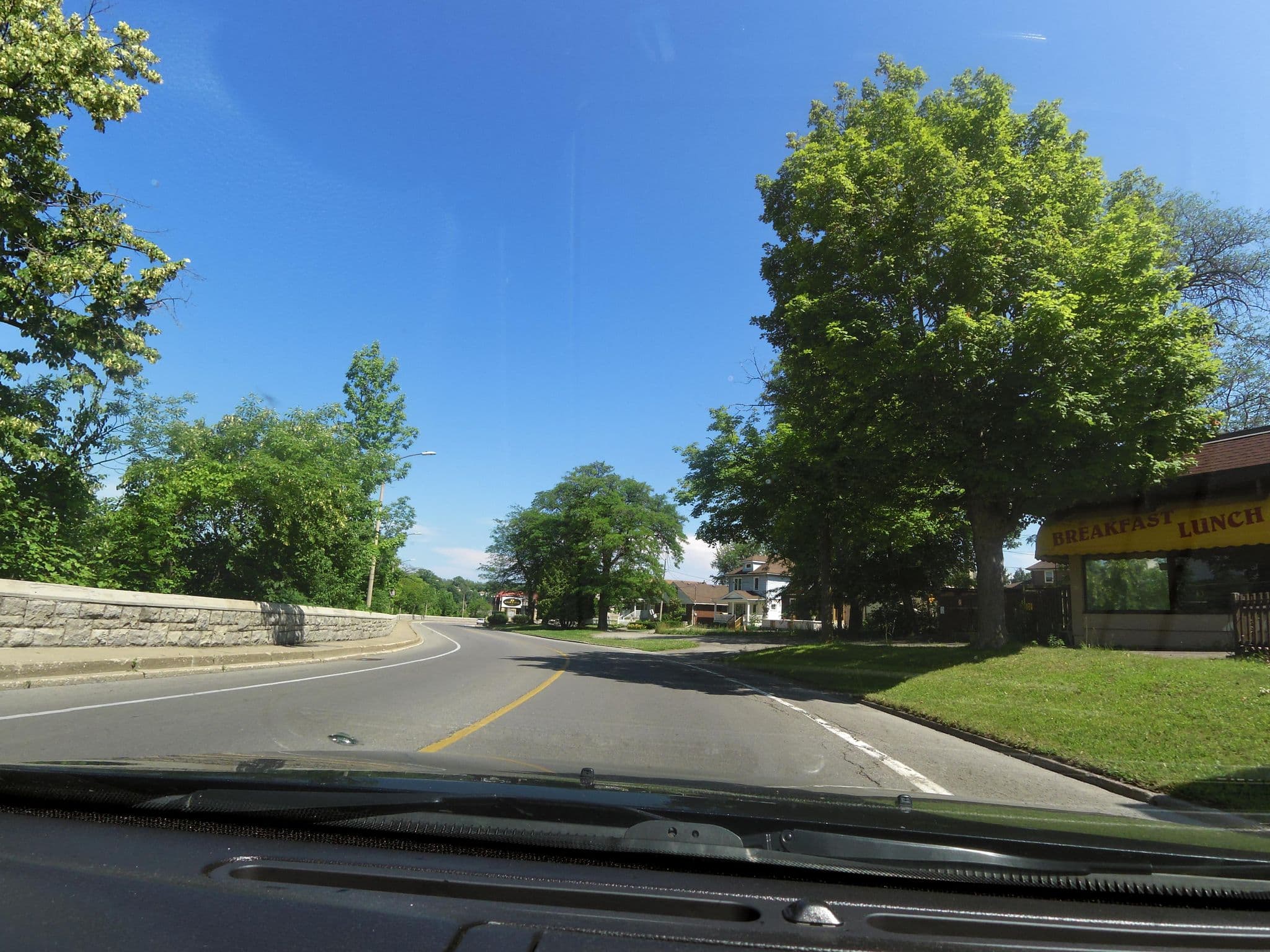 Street view near Water's Edge Inn, Niagara Falls — © kevo (CC BY-SA · Mapillary)