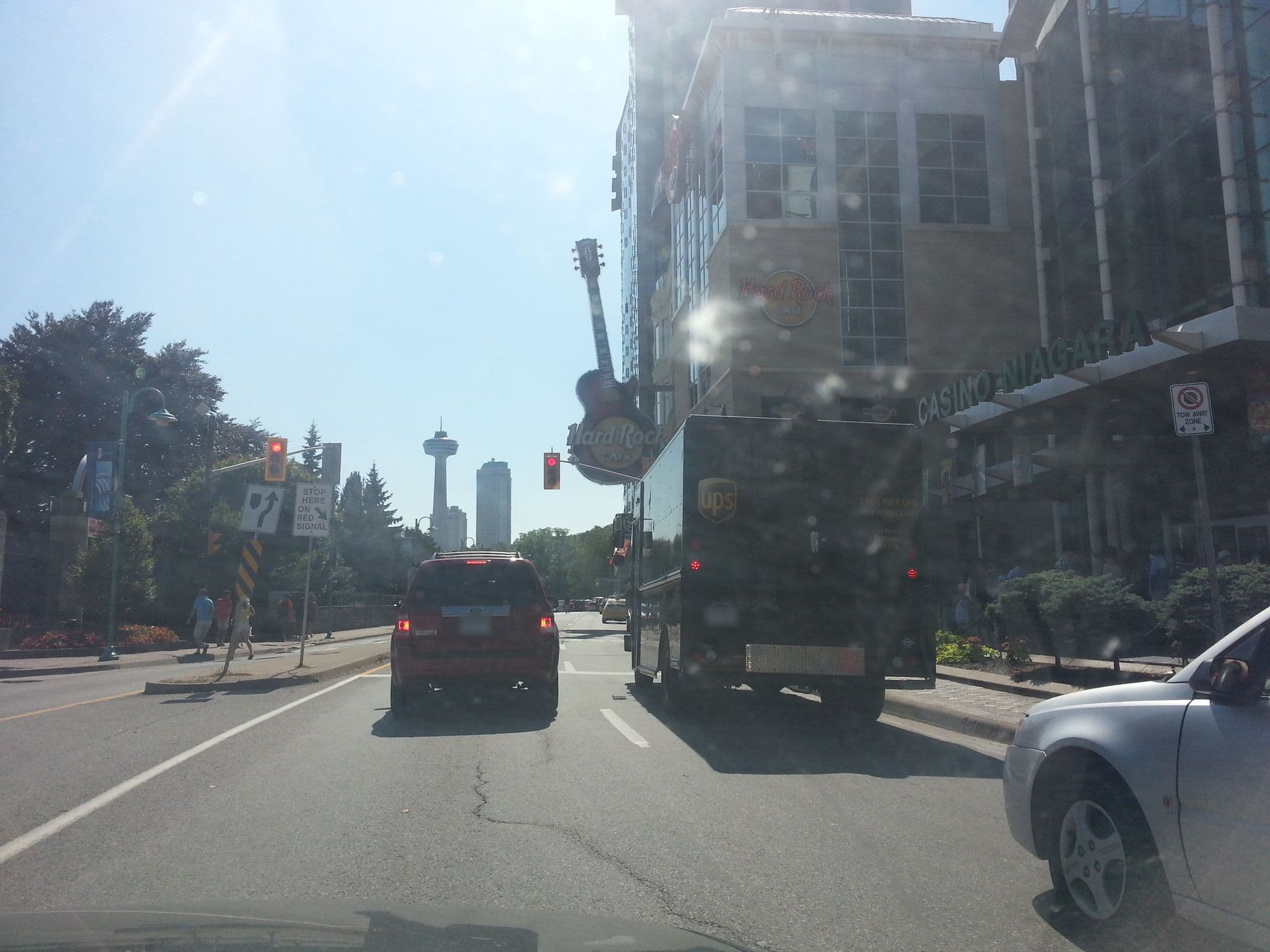 Street view near Crowne Plaza Pool, Niagara Falls — © smsm1 (CC BY-SA · Mapillary)