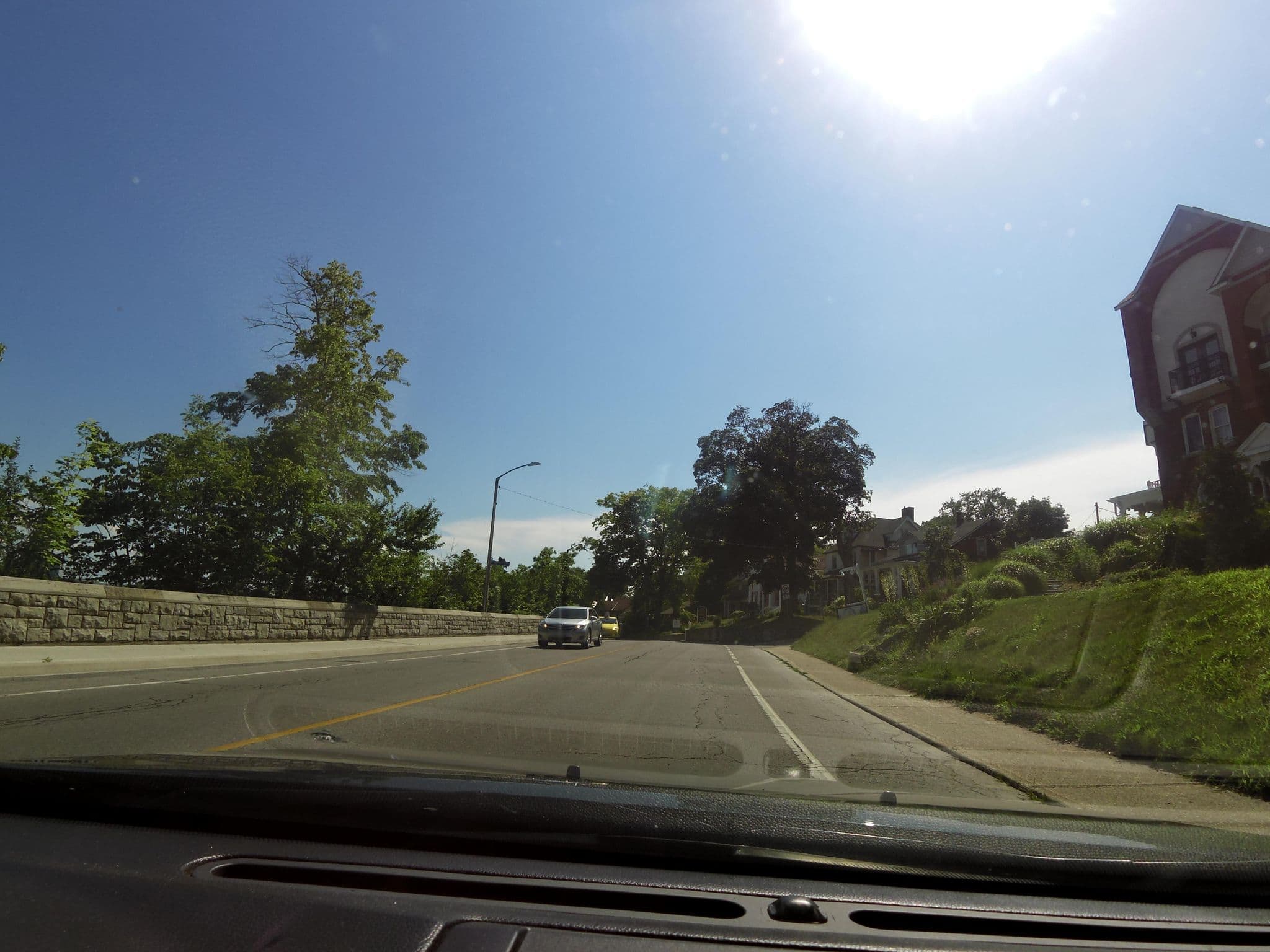 Street view near Eastwood Lodge, Niagara Falls — © kevo (CC BY-SA · Mapillary)