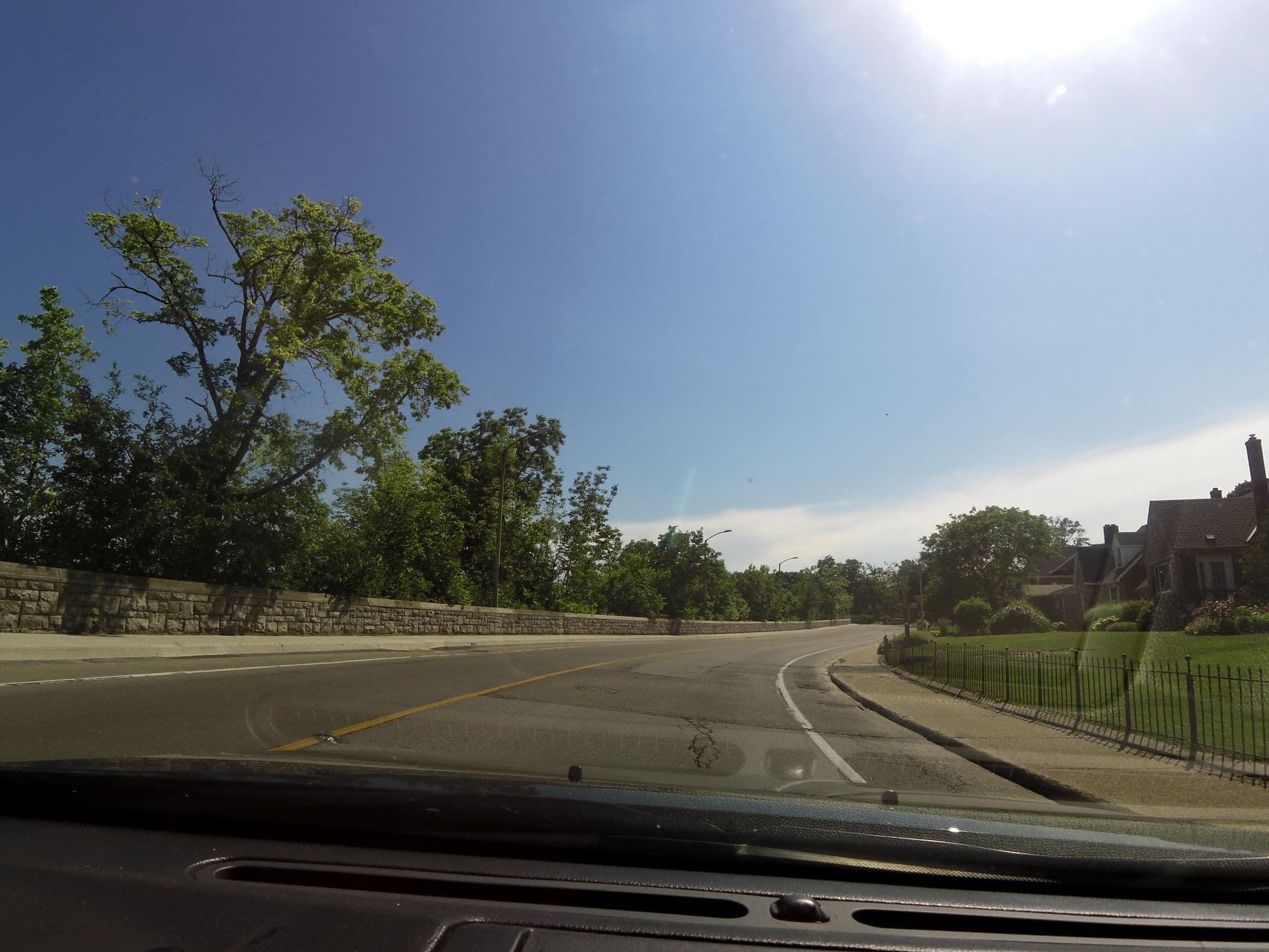 Street view near Stoneleigh Guest House, Niagara Falls — © kevo (CC BY-SA · Mapillary)
