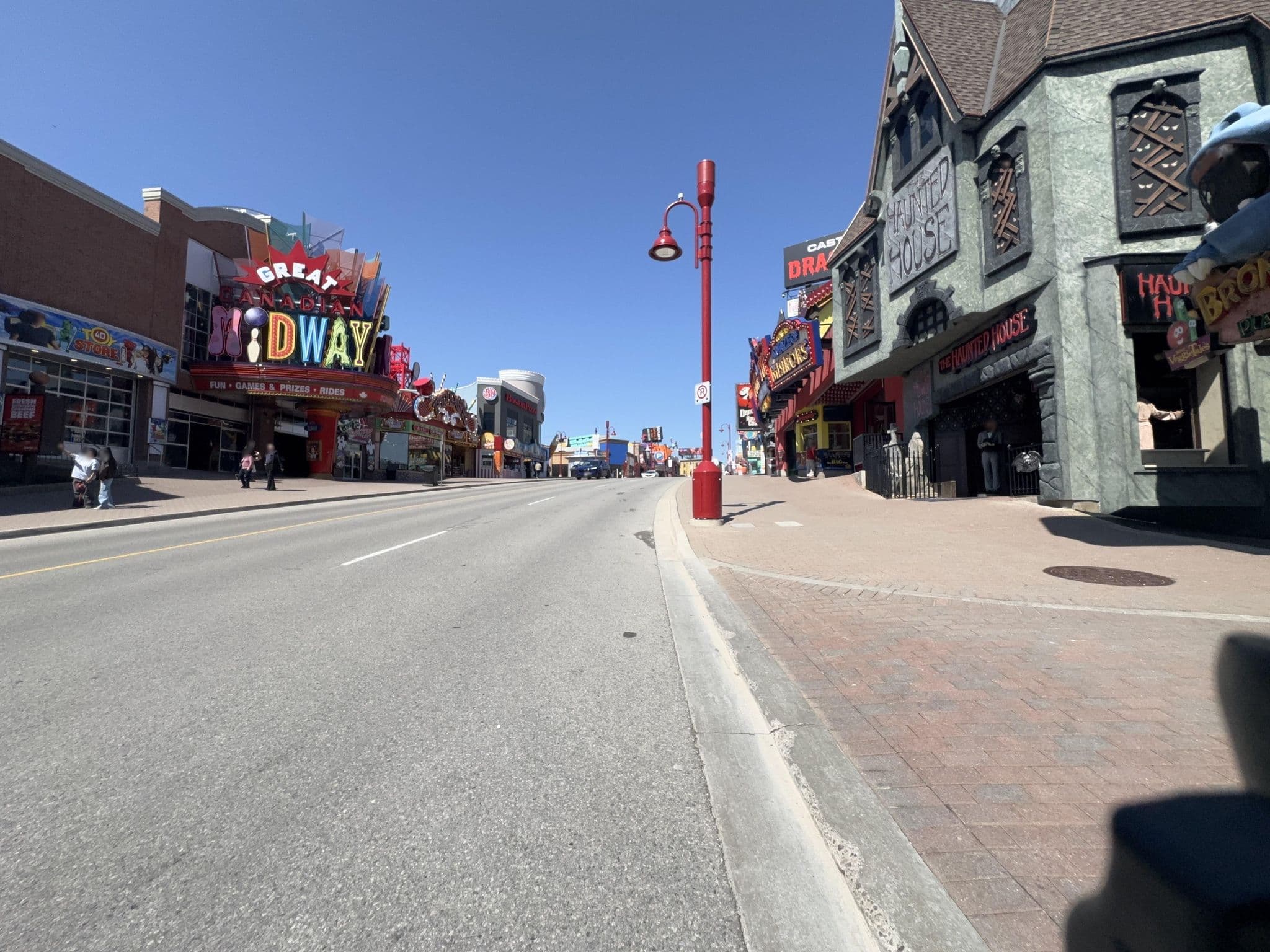 Street view near Travelodge by Wyndham Niagara Falls At The Falls, Niagara Falls — © Lanka6359 (CC BY-SA · Mapillary)
