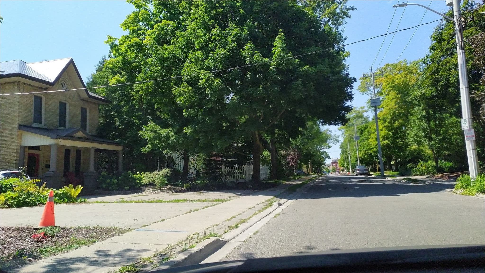 Street view near Ambercroft, Stratford — © sun00 (CC BY-SA · Mapillary)