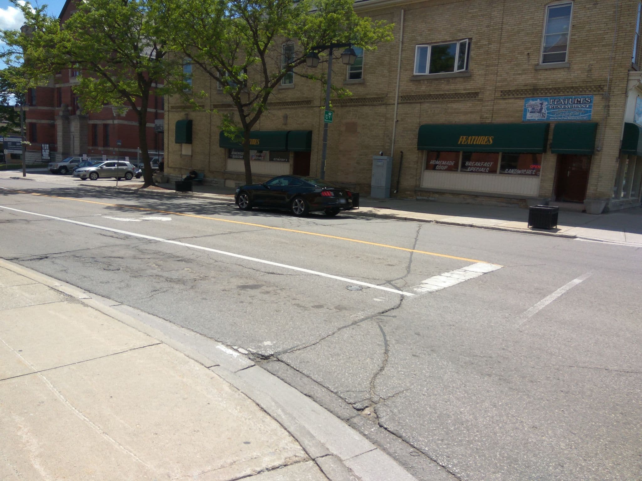 Street view near Queen's Inn, Stratford — © sun00 (CC BY-SA · Mapillary)