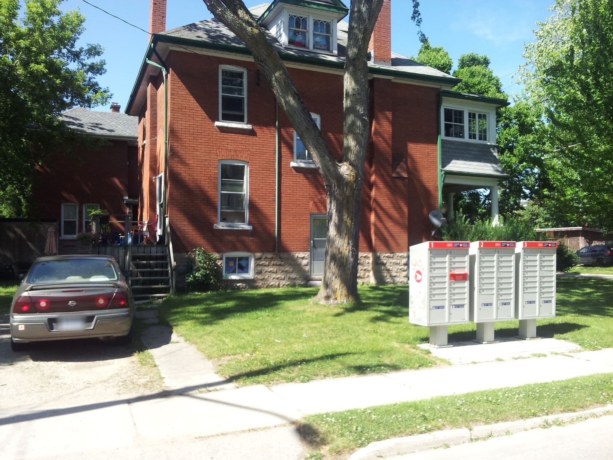Street view near Queen & Albert Inn, Stratford — © sun00 (CC BY-SA · Mapillary)