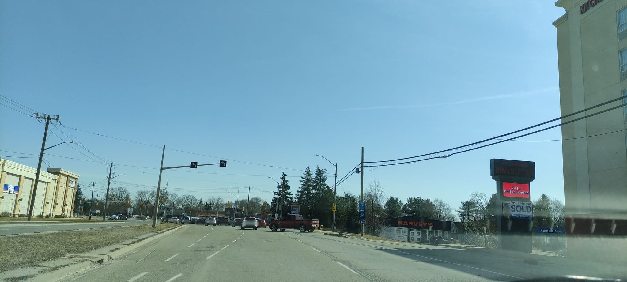 Street view near Hampton Inn & Suites, Lower Doon — © sun00 (CC BY-SA · Mapillary)