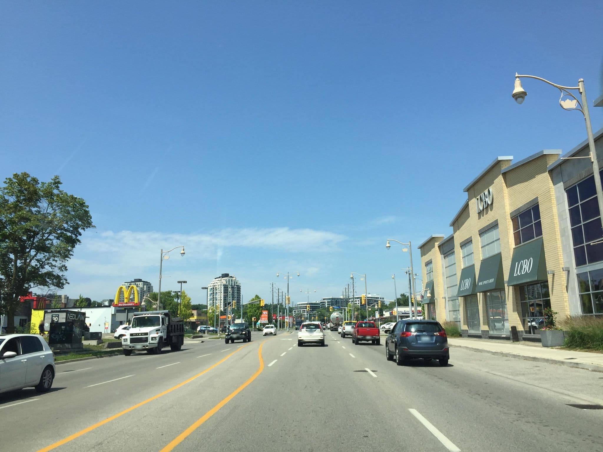 Street view near Maples Inn II, Guelph — © privateacorn (CC BY-SA · Mapillary)