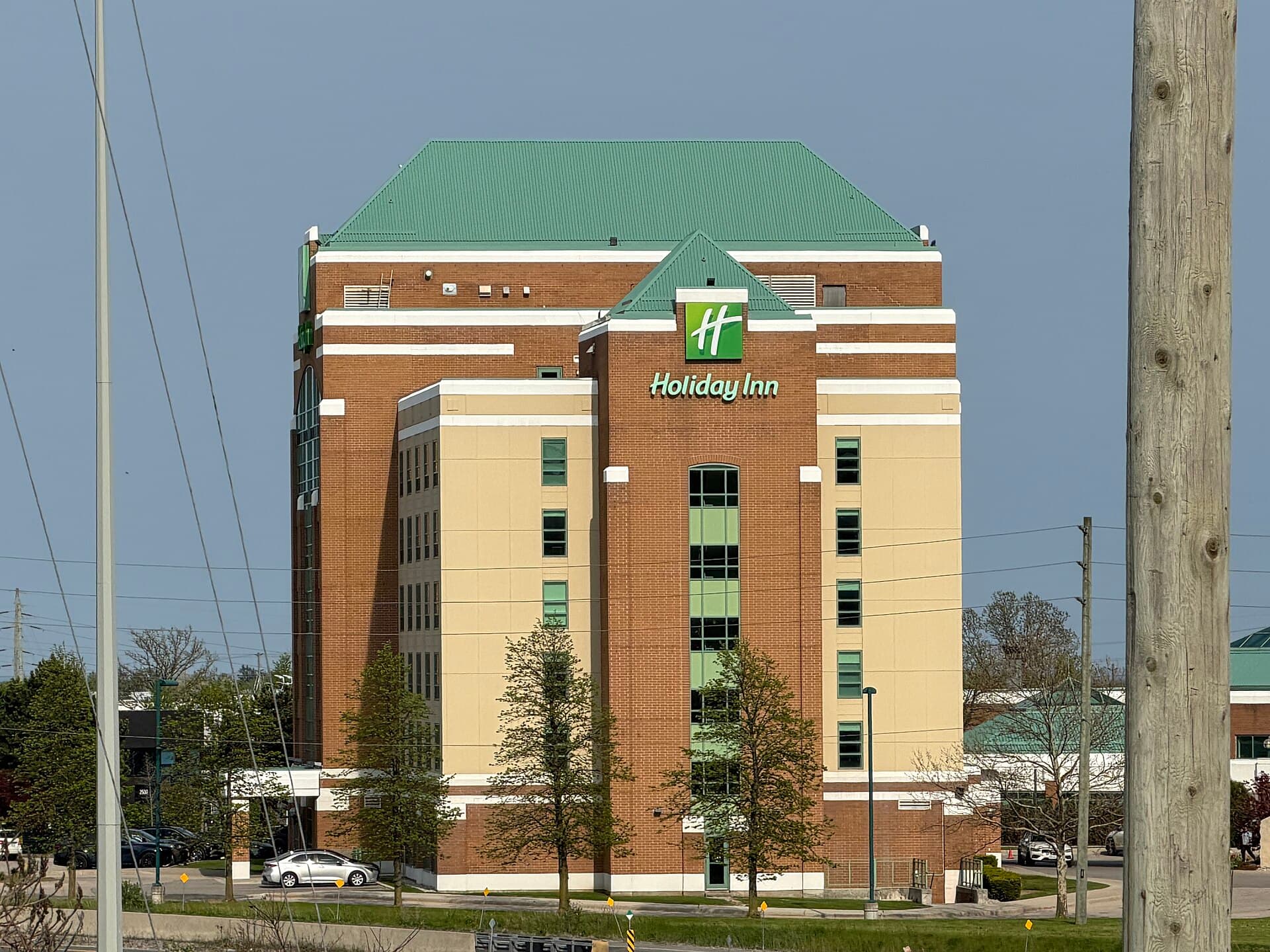 Holiday Inn Hotel & Suites Oakville @ Bronte (via Wikimedia Commons, CC BY-SA 4.0)