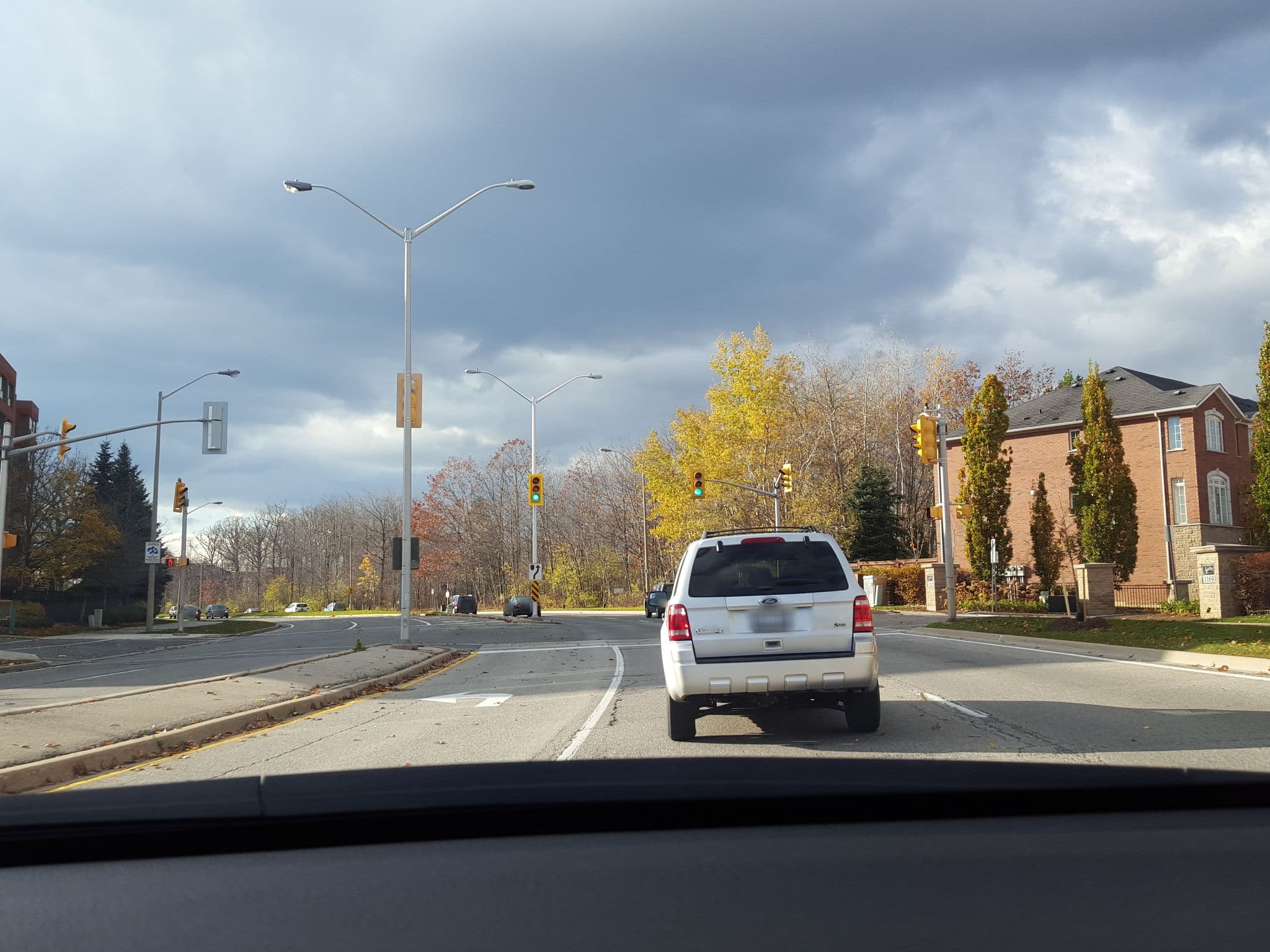 Street view near Premiere Executive Suites, Oakville — © andrewpmk (CC BY-SA · Mapillary)