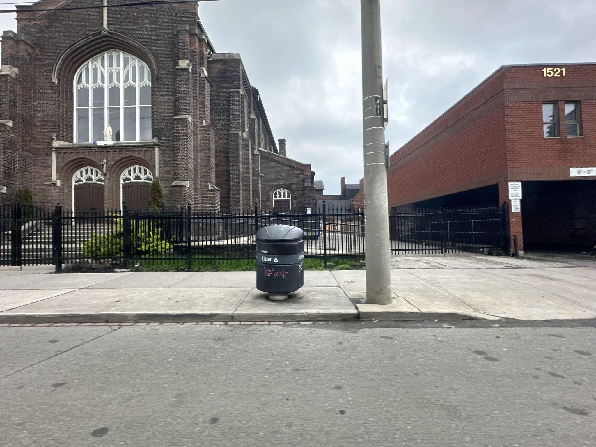 Street view near Central Hotel, South Parkdale — © quickness805 (CC BY-SA · Mapillary)
