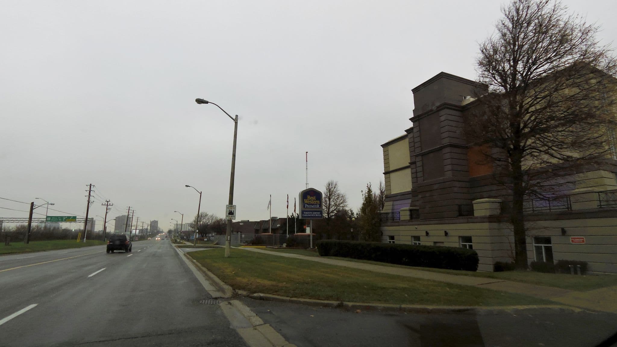 Street view near Hotel Indigo Toronto Airport - Closed, Eringate-Centennial-West Deane — © bootprint (CC BY-SA · Mapillary)