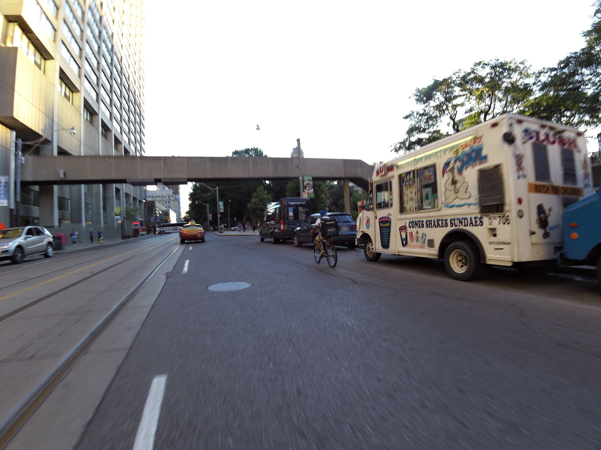 Street view near Casablanca, Bay Street Corridor — © kevo (CC BY-SA · Mapillary)