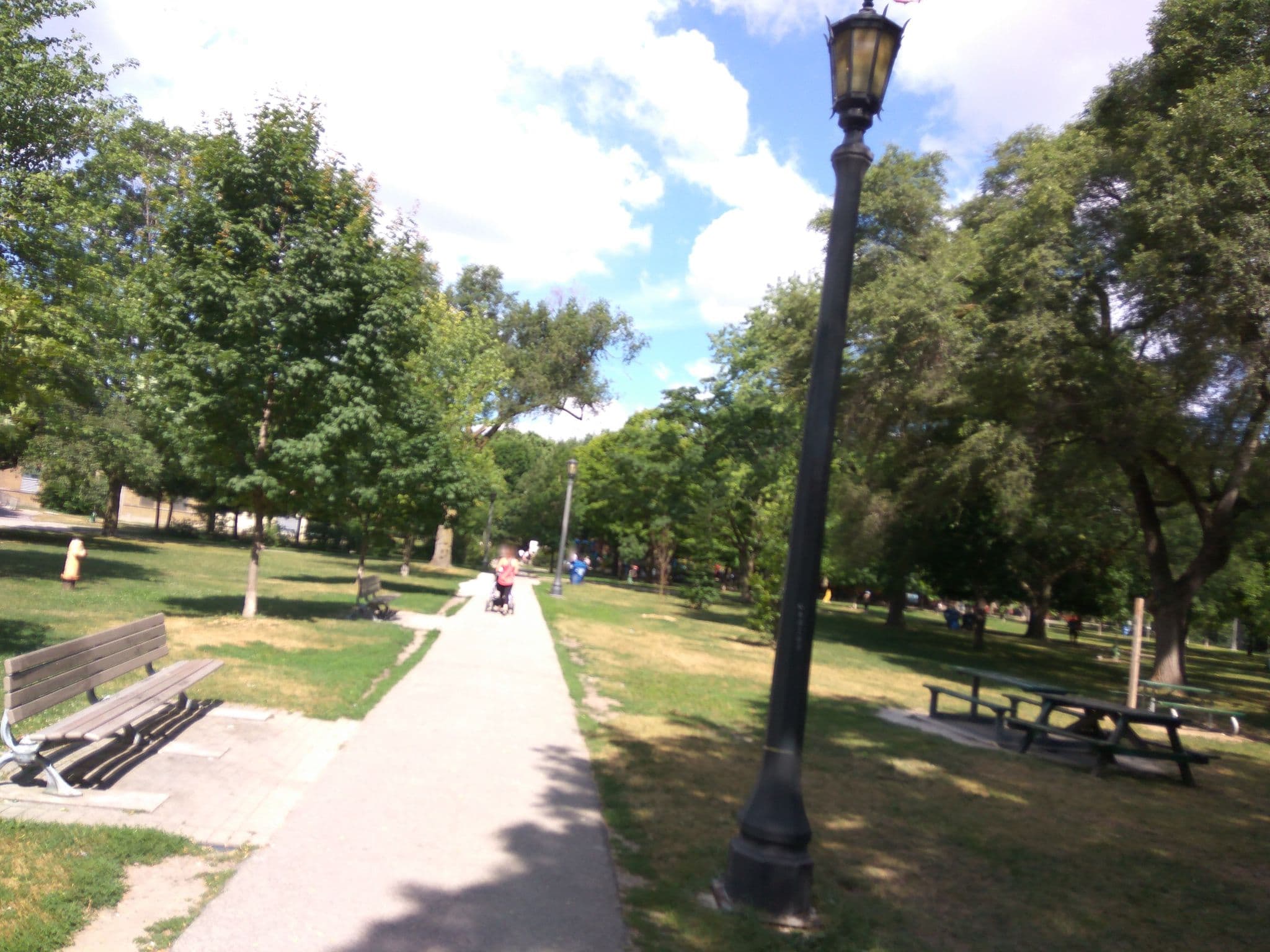 Street view near Novatel, Trinity-Bellwoods — © sun00 (CC BY-SA · Mapillary)
