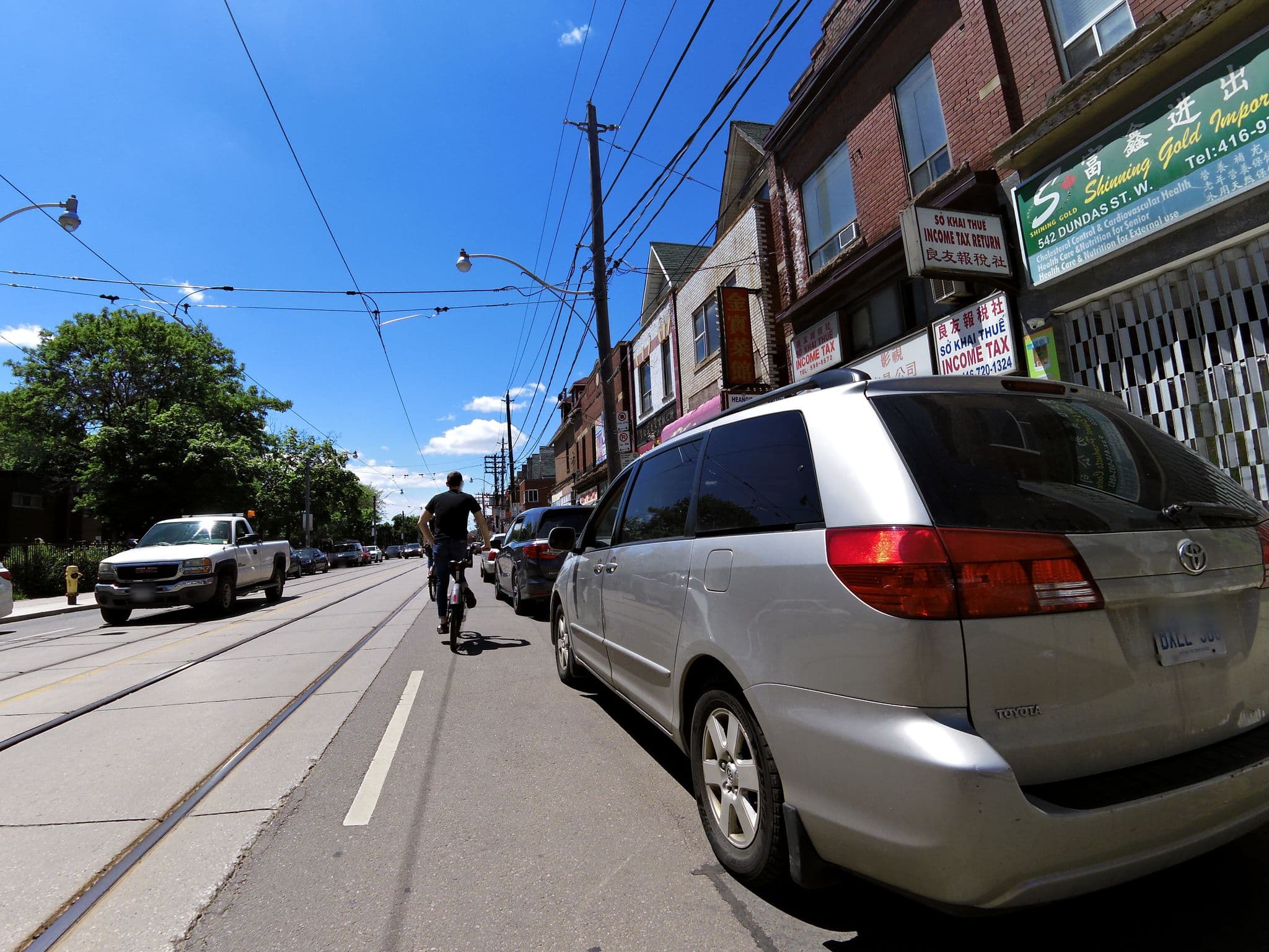 Street view near 525 Inn, Kensington-Chinatown — © kevo (CC BY-SA · Mapillary)