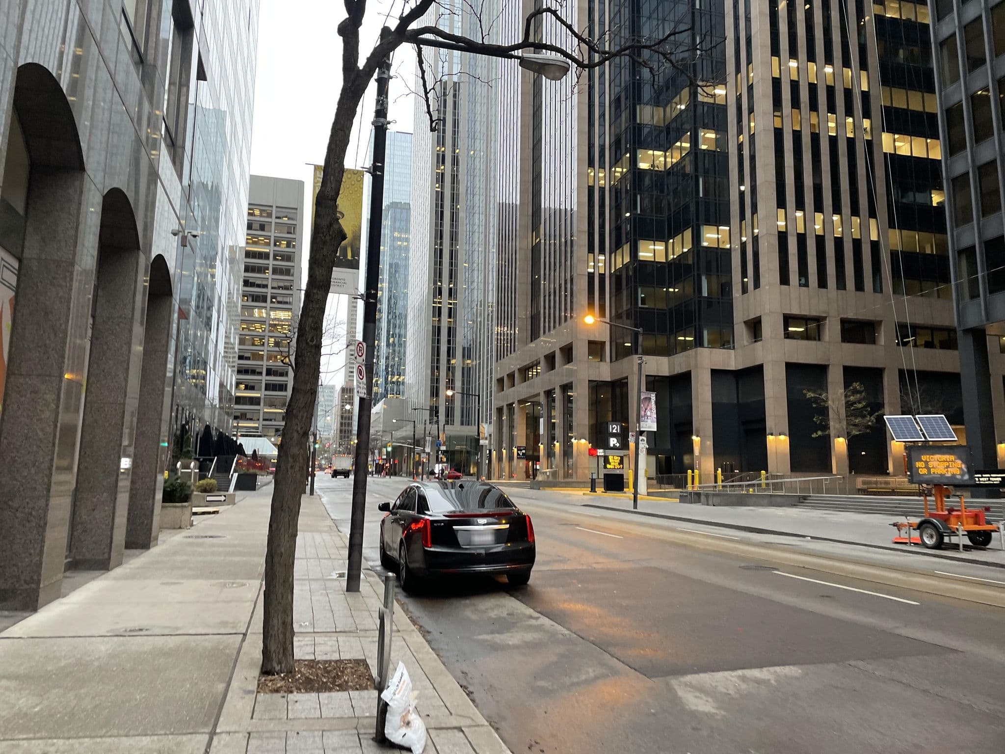 Street view near Royal Suite, Fairmont Royal York, Bay Street Corridor — © isolwi (CC BY-SA · Mapillary)