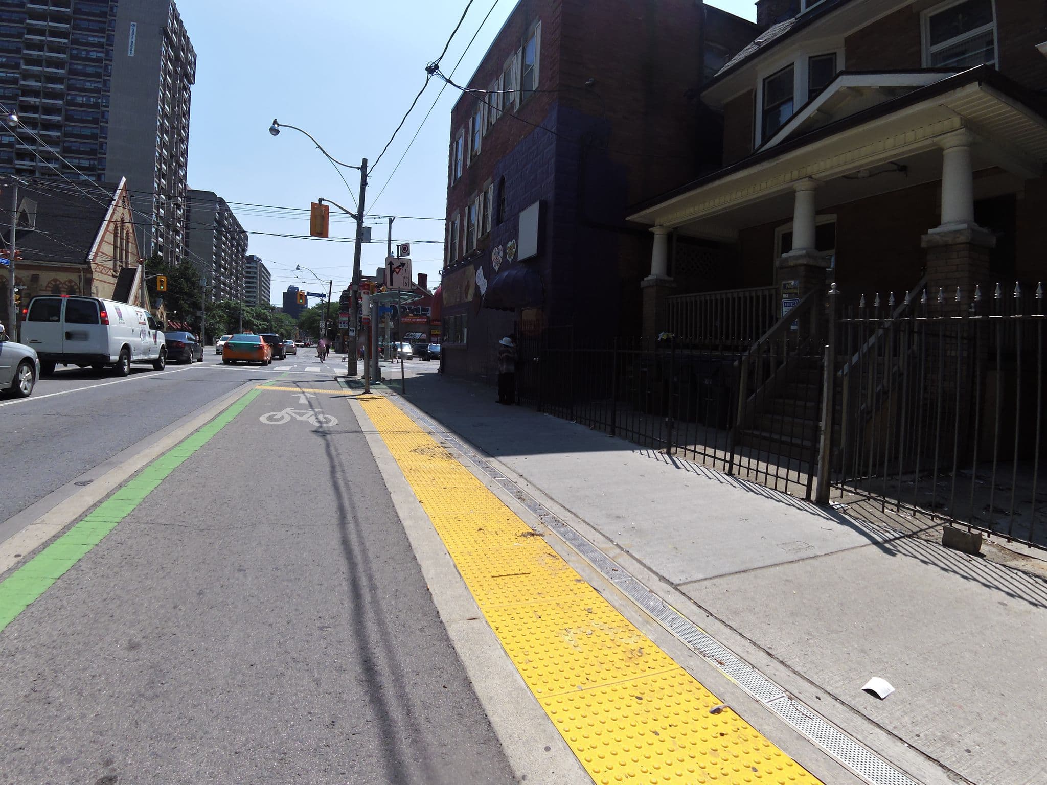 Street view near Mina's Guest House, Moss Park — © kevo (CC BY-SA · Mapillary)