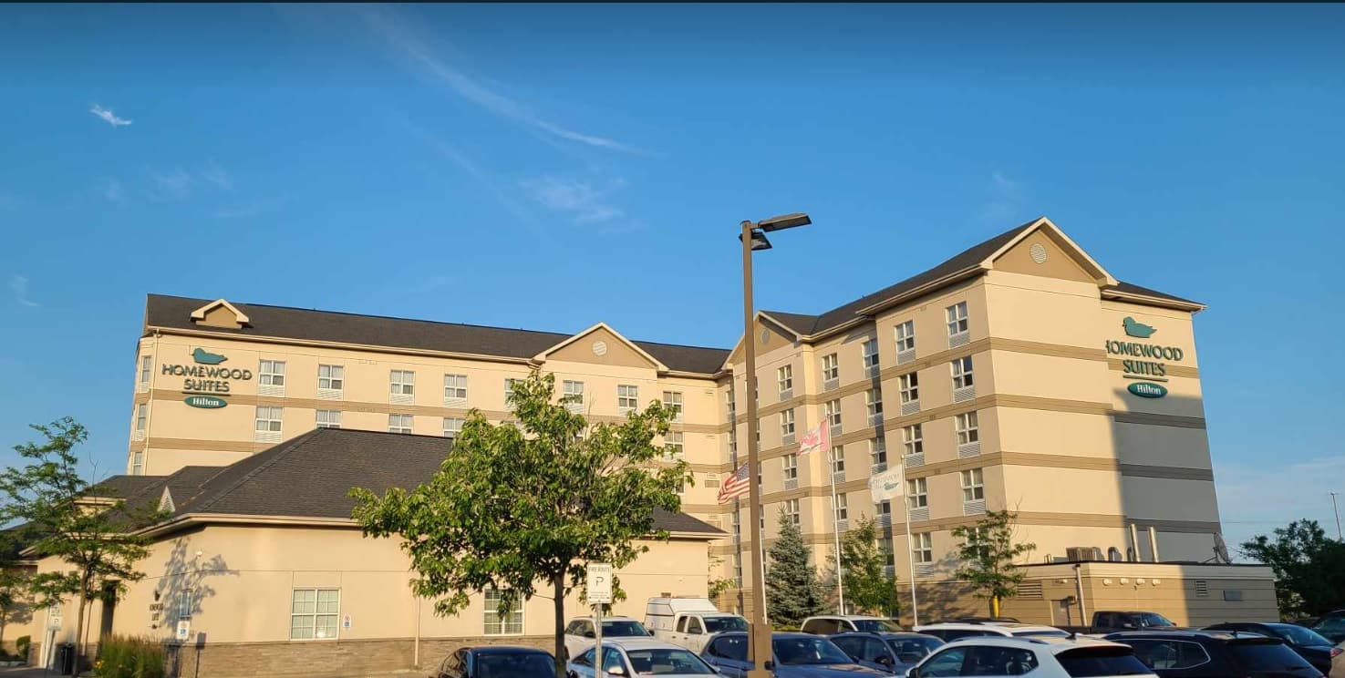 Homewood Suites by Hilton (via Wikimedia Commons, CC BY-SA 3.0)